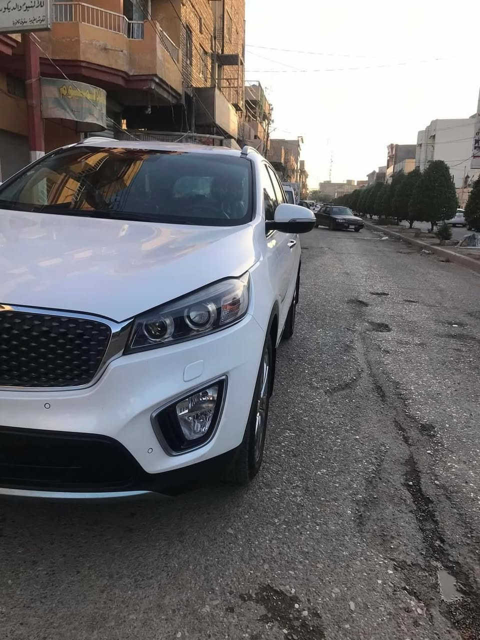 السلام عليكم 
سورنتو خليجي ٢٠١٦ لون ابيض رقم بغداد الجديد بأسمي
٦ سلندر 
٧ راكب 
بصمة تشغيل وابواب 
كشن كهرباء
تحكم استيرن جهتين
محرك وكير كفالة 
حساسات امامي خلفي 
مري قلاب + اشاير بالمري 
كامرا 
شاشة ذكية 
ومواصفات اخرى 
السيارة بيها كد اصبع تكحيل مع بارد كد شبر 
مكان السيارة الكوت 
السعر ١٨٥ 
***********
