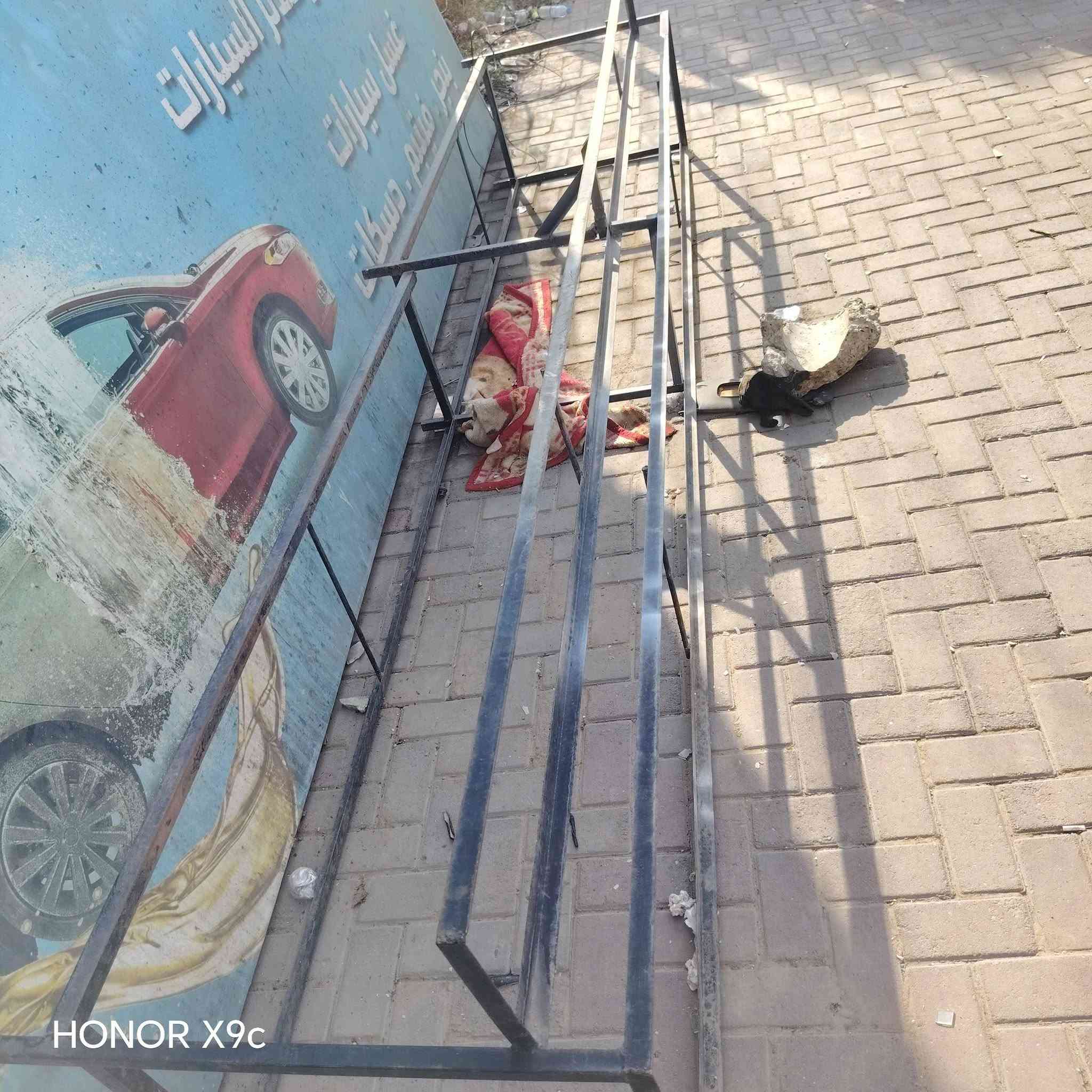 ميز مال حاسبات للبيع كامل او مابي اي خياس ولا مزنجر بس يرادله صبغ
السعر ٥٠ الف او بي مجال بصيط اي ستفسار ***********

نص مكتوب في الصور:
- HONOR X9c