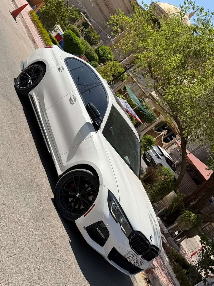 السلام عليكم BMW 330i M 2022 
السيار ام بكج بلاد اصل محرك 2.0 تون تيربو 
فول فول مواصفات سنوية مضللة رقم اربيل باسمي 
لون ابيض داخل احمر 

وارد امريكي حادثة سطحي بدون دواخل بدون لغد بدون شاصي 
صور الحادث مرفقة بالمنشور 

مكان السيارة بغداد المنصور بيع فقط بدون مراوس 

السيارة جديدة جدا جدا جدا بدون اي نقص 
بدون اي مسج بدون اي عطل 

رادار امامي 
رادار خلفي 
رادار جانبي 
قيادة ذاتية 
حساس امامي 
حساس خلفي 
بصمة تشغيل وابواب وترحيب عند الاقتراب 
كامرة خلفية 
تحدبد مسار 
كشنات كهرباء 
تدفئة كشنات 
داخل متغير انارة بلادية 
سايد بريك بصمة 
كضنات خزن 
شفتات سترين 
مري شفط 
نفطة عمياء 

رايدة ب245 عنواني بغداد المنصور ***********
