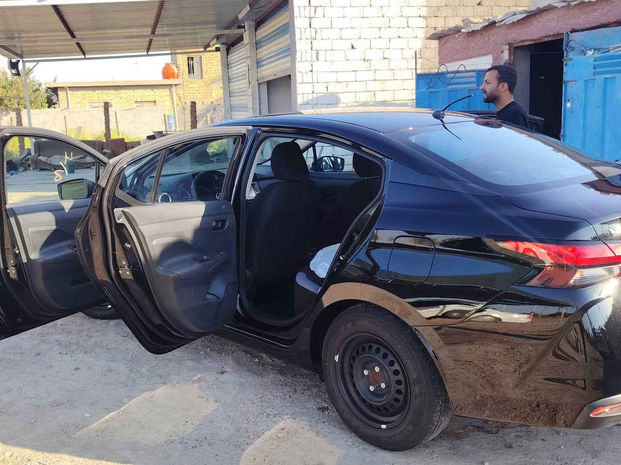 السلام عليكم
للبيع
فيرسا s
زيرو
ماشيه ٨ الف قابل للزياده
حادث بنيد
 وبارد بل جاملغ جهه اليمين
بدون دواخل 
اللون الاسود
برغي ماعايزه
بدون رقم حره تترقم جميع المحافظات
مكان سياره حله نادر
***********
السعر ١١٢ وبي مجال قليل
