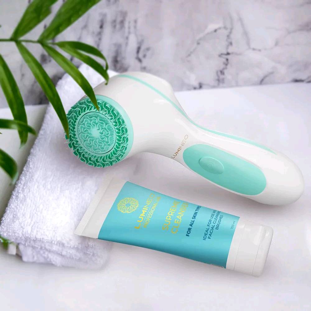 ​احصلي على نظافة عميقة ونضارة فورية مع جهاز Lumineo لتنظيف الوجه + غسول Supreme Cleanser الطبيعي 🌿
​✔️ تنظيف عميق للمسام
✔️ 3 رؤوس مخصصة لكل احتياجات بشرتك
✔️ ينشط البشرة ويمنحها ملمساً ناعماً كالحرير
​