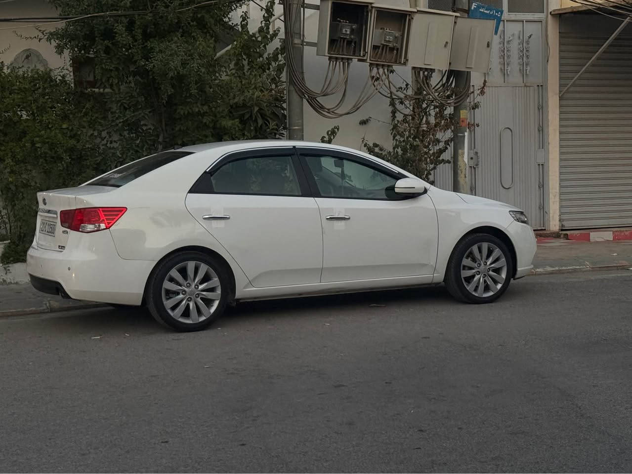 سڵاوی خواتان لێبێ کیا سیراتۆ مۆدێل ٢٠١٢  سەیارەی مەعرەز نیە سەیارەی ماڵی خۆمە ٥ پارچەی هەیە دەعمیێکی خەفیفی هەیە بستێک کەمتر حەوزی گرتوە  زۆر بە جوانی چاک کراوەتەوە سۆنەریم داناوە جوان سیری بکە  ١١٦ هەزار رۆشتوە ماشەڵای لێبێت ناو داخلی سەیارەکە لۆک ماوەتەوە وە حەفتەیە نابیت هایدرۆلیکو ڕۆنی مەکینە گۆراوە باشتری جۆری رۆنی تیکراوە  سەیارەکە یەک روبع مەسرەفی نیە رەقەم سلیمانیە بێ کێشەو موشکیلەیە بەس لە سایقێکی کەمە سعریش ٩٥ گەڵا قوفڵێتی  یەک دینار کەمتر نایدەم شوین سلێمانی ئەوەش رەقەمم *********** السليمانية, العراق
