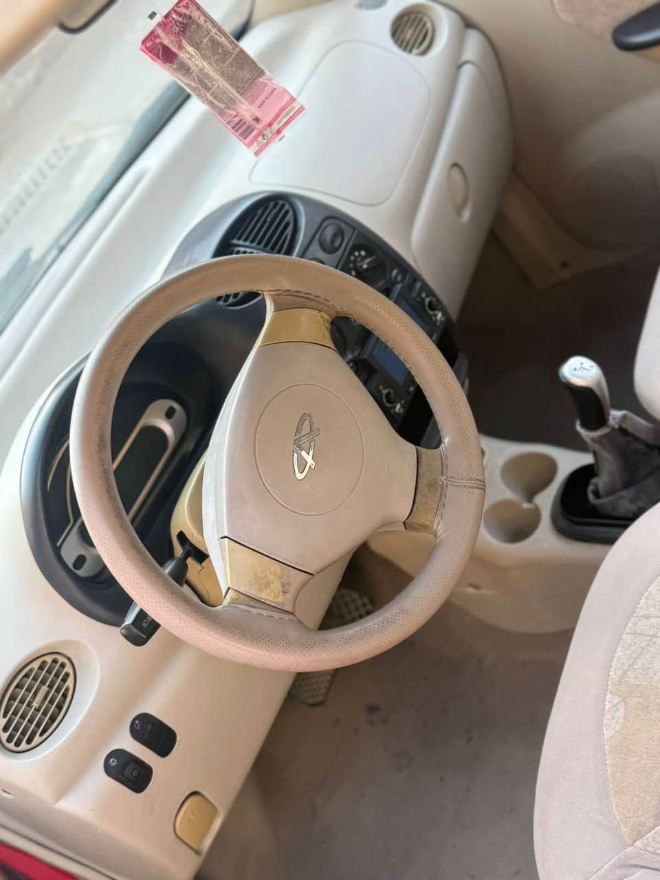 السلام عليكم عندي سياره للبيع
سياره كيو كيو 
موديل 2010
نضيفها وجاهزه السياره مبيهه اي نقص 
كير ومكينه مكفولات 
وتبريد شغال خير من الله 
سياره مماشيه ورقم انكليزي 
سنويه بااسمي 
سعرها 38 وبيهه مجال بسيط 
التواصل رقم…… واتساب   ***********
