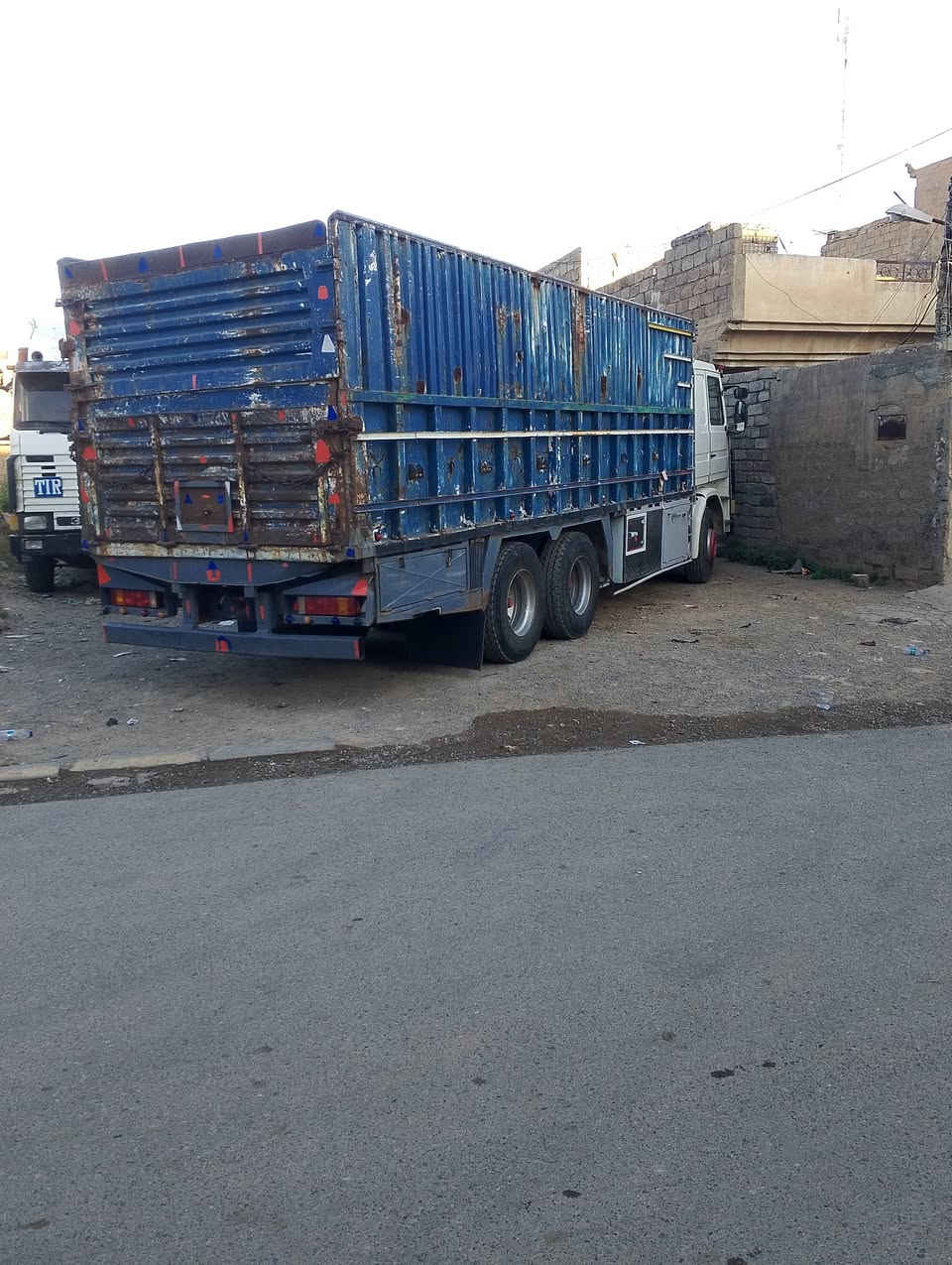 سيارة للبيع جاهزا للشغ طخام تاير شرط مكفوله من كلشي ***********///***********
