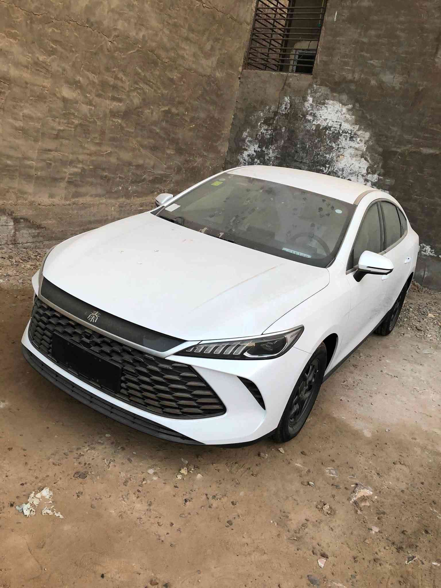 السلام عليك للبيع BYD نوع جن بلاس  صالون مديل ٢٠٢٥ السيارة بدون رقم زيرو داخل ابيض معروف مواصفات الجن بلاس السعر ٢١١٠٠  للاستفسار الاتصال على الرقم *********** بي واتساب مكان السيارة بغداد الرصافة حي البنوك
