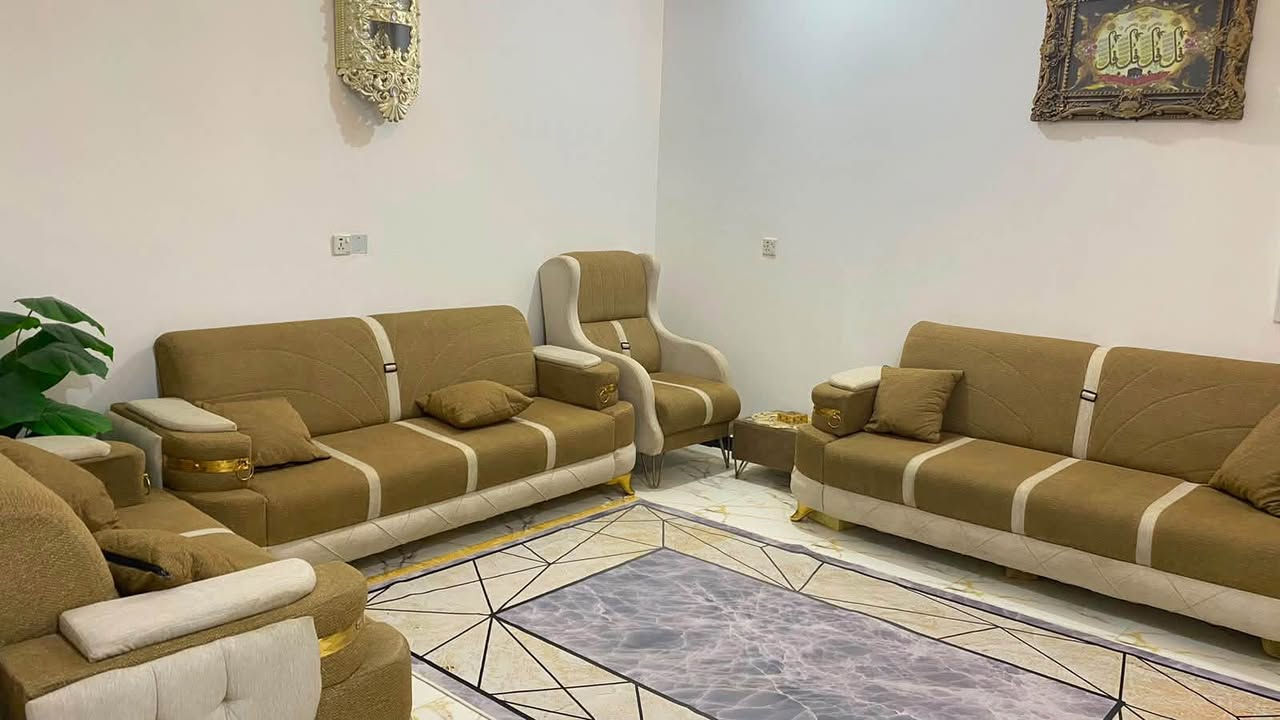 السلام عليكم بيت بمجمع بوابة المثنى مساحته 200م يحتوي على غرفتين وصاله ومطبخ وبراني وحديقه وكراج سياره البناء درجه اولى السقف صب كونكريت ارضيه بورسلين مجاري كهرباء درجه اولى مطلوب مبادره 95 التسديد الشهري 542 البيت جاهز من جميع النواحي يباع مع الأثاث فقط 50 مليون وبيه مجال والمبادره تتحول ع المشتري للاستفسار مراسلة الصفحه او الأتصال على ***********
