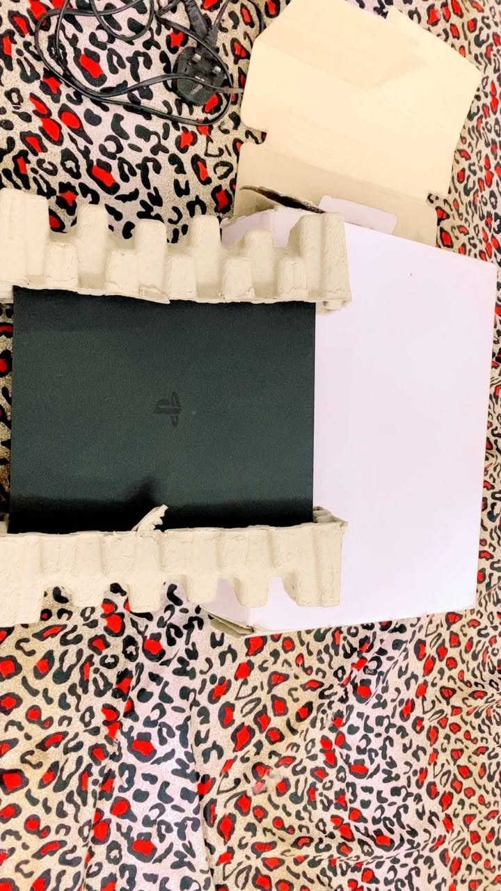 بلي فور سلم لل بيع قرص بيس ٢٠٢٠ جهاز لوك ستكير ممفتوح ***********
