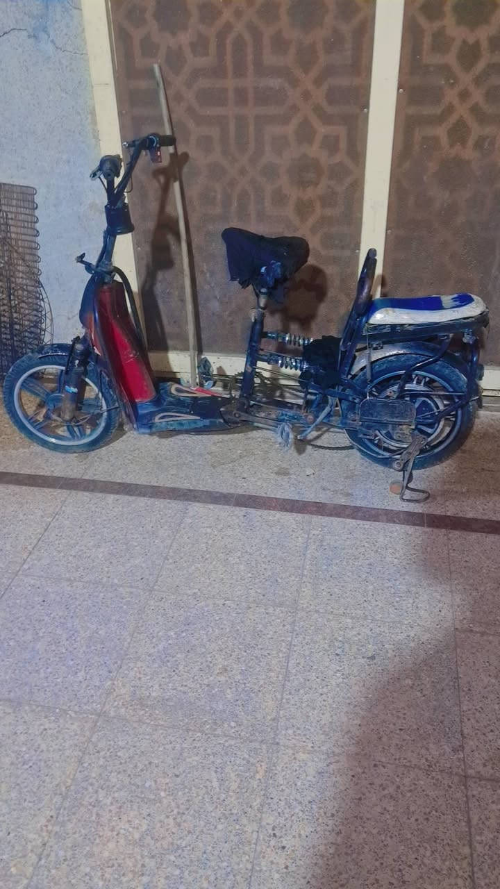 بيسكل كهربائي • تاير ورا • نضيف