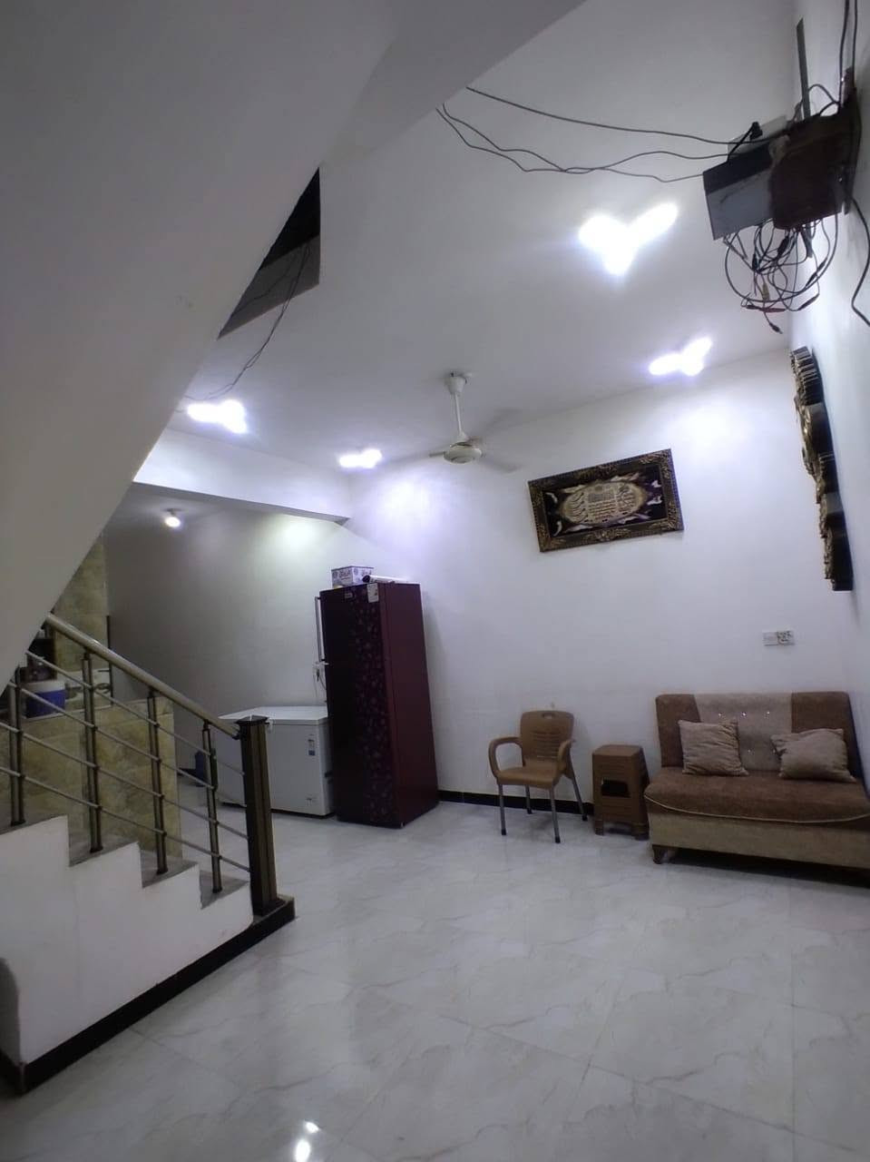 بعد الصلاة على محمد وآل محمد دار سكن طابو صرف مساحه 100 متر كامل الخدمات سعره مناسب التحرير قرب شارع 40 للاستفسار الاتصال *********** مكتب الياقوت التحرير الفلكه الأخيرة قرب المستوصف الجديد
