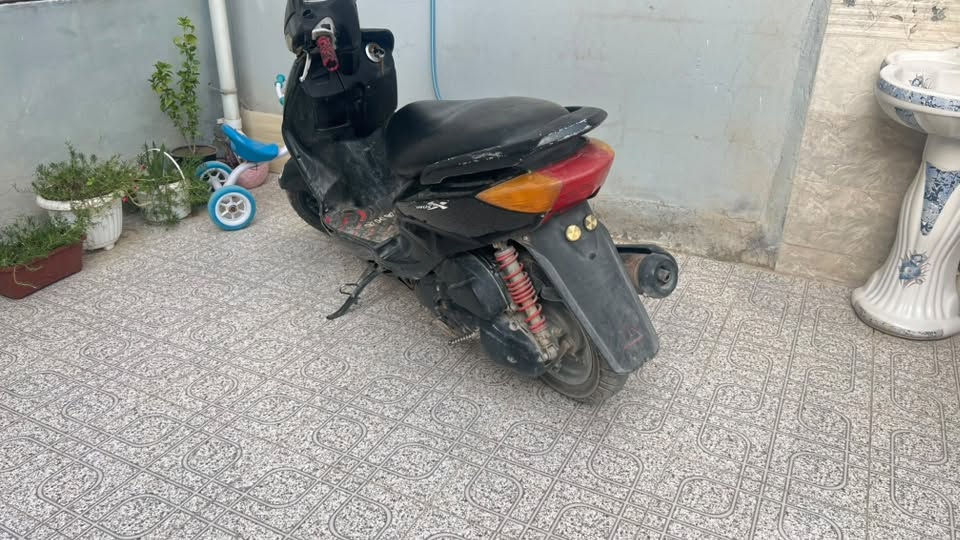 سكنس للبيع ٣٥٠وبيها مجال دراجة نضيفة ديالى بعقوبة ***********
