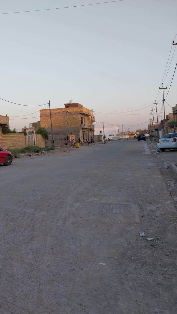 السلام عليكم
دار للبيع 200م موقع مميز
الموقع شارع الكفاح شارع 20 المربع الذهبي قرب المدرسه الصينيه مقابيله شارع12 
مواصفات : طابقين وبيتونه
 ط1 / غرفتين وهول واستقبال ومطبخ ومجاميع صحيه داخليه وخارجيه وكراج
ط2 / 4غرف نوم وهول ومجموعه صحيه 
بيتونه مع سطح شتايكر ستاره دبل طابوكه 
البيت الاساس صب مسلح مترين سيراميك الارضيه اسباني  والسيراميك الجداري مرمر
للسعر والاستفسار الاتصال على الرقم 
‭***********
