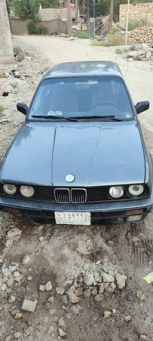 السلام عليكم 
السيارة للبيع لا مراوس ولا اقصاط 
BMW E30 3 SERIES 1990
مكينة 25 مفتوح 6 سلندر گير اوتو ZF 
سنويية منتهية من20 مو باسمي وراعيها يريد يحول وموجود
الغرامة التاخيرية ومعاملة التحويل تكلف 200  
مصبوغة عام للجمالية لا ضربة ولا حادث ولا غرامات مرورية 
السيارة نظيفة بس مغاسلها 
بس جامة السايق مو مالتها مالت ستيشن 
السعر 37 وبيها مجال رقمي ***********
 مستعجل على البيع مطلوب فلوس 
المكان بابل الحلة گريطعة
