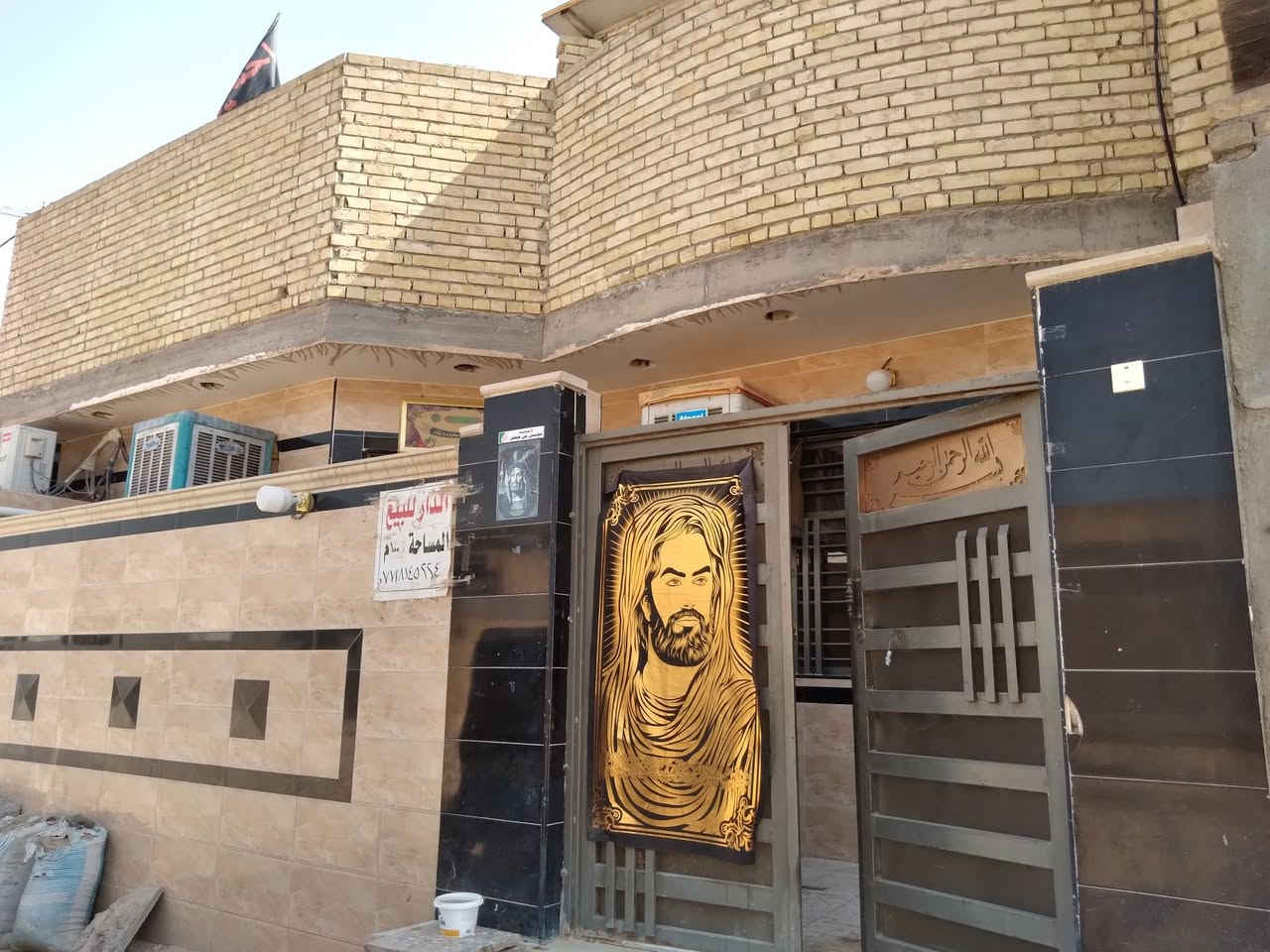 السلام عليكم بيت للبيع منطقه الظباط الثانيه الزراعي قريب على مجمع فدك البيت قاط واحد ركن على شارع ١٥ مساحه 100 متر بناء درجه أولى والتبليط عن قريب السعر 86 وبي مجال قليل  ***********
