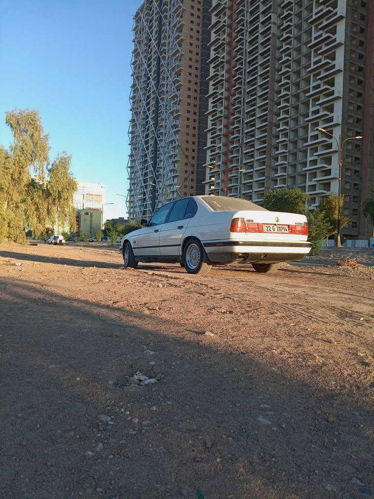 سلاوی خواتان لێبێ  bmw بۆفرۆشتن مۆدێل 91 گێروو مەکینەی 28 سەقەر ژیگەو رێگاوبان نوێ رەقەم باریک دووجام کارەبای تەبرید ساردوو گەرم لێدرانی قورسی نیە چاملغی لای سەکن بستەک بێ ژۆرێ لەگەل جەمپەچی زۆر خەفیفی پشتەوە غەرامەی هەیە سعری 45 مەعمەلە *********** أربيل, العراق
