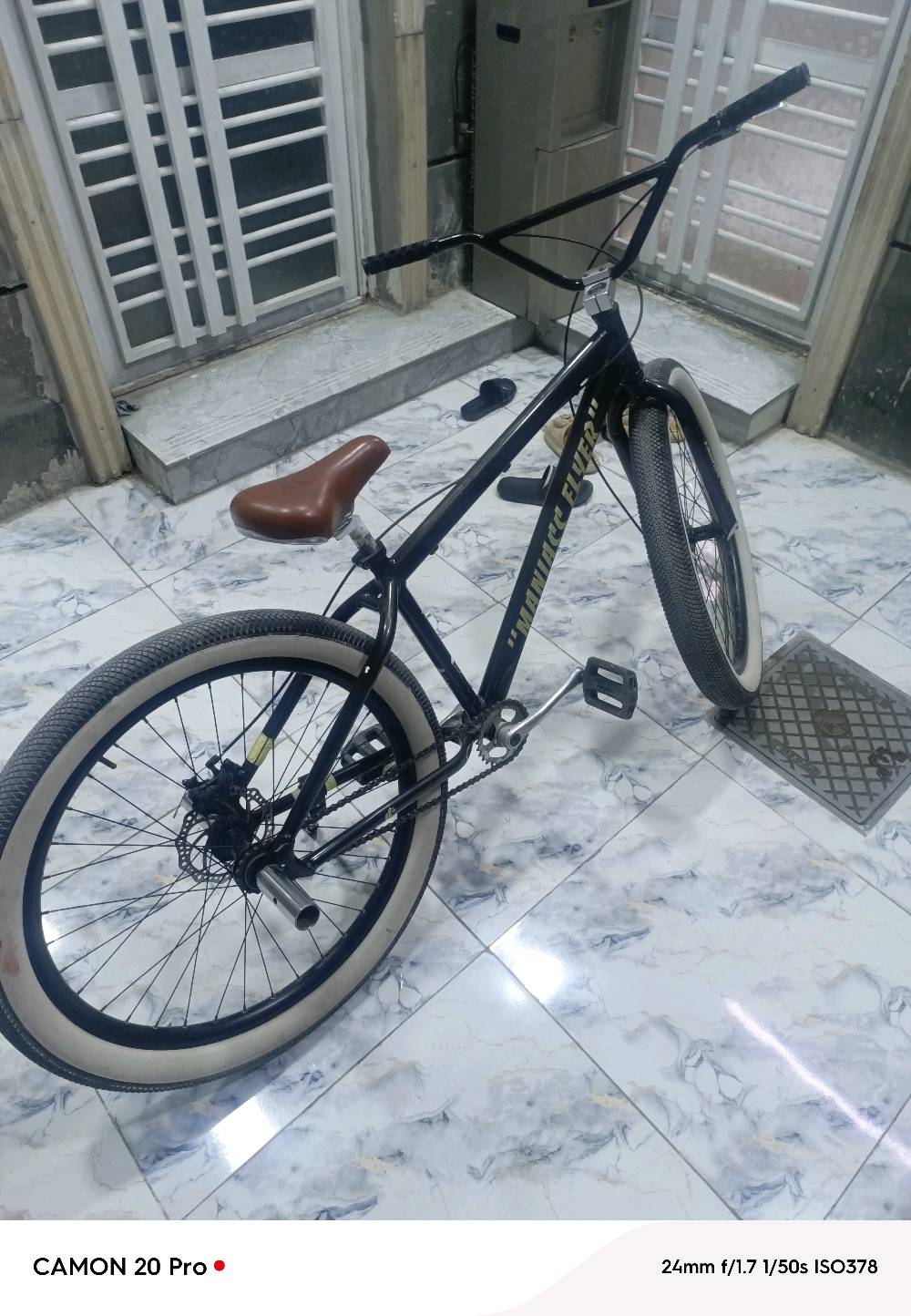 بايسكل BMX 27 قطعه نضيفه تجي وتشوف بعينك قطعه ما مستعمله هواي استعمال قليل الله شاهد تايرات اصليات مال شركه كلشي ما مبدل تجي وتشوف مكاني بغداد مدينة الصدر قطاع 7 للاستفسار 
اتصال رصيد ***********
واتساب ***********