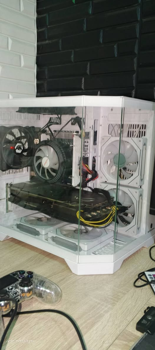 Pc/حاسبة للبيع
***********
سلام عليكم سعرها 575 وبخدمة الشراي 
موصفات بل صورة موجودة 
كرت شاشة rx 580 من من ريدون او روج 
مذر بورد x99 ddr 4 
رامات 16 ddr 4 
معالج E5-2680 
بور سبلاي 700w ارجيبي 
مبرد هوائي ارجيبي 
ماوس وكيبورد مرتبات وايرلس او شحن
شاشة حجم 27انج 75هرتز 
سماعة رئس ارجيبي مايك مرتبة 
جويستك تجاري 
موس باد ارجيبي 
+ هدية وياهن للي ما يتعبني+ مستخدمه يمكن،3اشهر او اقل

نص مكتوب في الصور:
- ٠٧:١٢ ٢٠٢٦/٠٩/٢٨
- ٠٧:١٣ ٢٠٢٦/٠٩/٢٨
- هذا الكمبيوتر الشخصي
- عرض
- فرز
- جديد
- الأجهزة ومحركات الأقراص
- القُرص المحلي (C:)
- 11.2 غيغابايت حرة من 238 غيغابايت
- وحدة تخزين جديدة (D:)
- 55.5 غيغابايت حرة من 232 غيغابايت
- الرئيسية
- المعرض
- kskos - شخصي
- سطح المكتب
- التنزيلات
- المستندات
- الصور
- الموسيقى
- ملفات الفيديو
- ٢٠٢٦/٠٩/٢٨ ٠٧:١٧
- kskos Broadw jpio413r292g@outlook.co النظام ، حول العثور على إعداد المعالج Intel(R) Xeon(R) CPU E5-2680 v4 @ 2.40GHz 2.40 GHz ذاكرة RAM المثبتة ١٦ غيغابايت السرعة ٢١٣٣ ميغا هرتز بطاقة الرسومات ٨ GB Radeon RX 580 Series مساحة التخزين ٤٧١ GB تم استخدام ٤٠٦ GB من ٤٧١ GB DESKTOP-U82FA8F X99 PR9-H إعادة تسمية هذا الكمبيوتر نسخ معلومات الجهاز اسم الجهاز DESKTOP-U82FA8F المعالج Intel(R) Xeon(R) CPU E5-2680 v4 @ 2.40GHz (2.40 GHz) ذاكرة RAM المثبتة ١٦ غيغابايت بطاقة الرسومات Radeon RX 580 Series (8 غيغابايت) مساحة التخزين تم استخدام ٤٠٦ GB من ٤٧١ GB معرف الجهاز 935DF199-2E63-4CCF-B064-AB9942991999 معرف المنتج 00391-70000-00000-AA882 نوع النظام نظام تشغيل بإصدار ٦٤ بت ومعالج يستند إلى x64 القلم واللمس لا يتوفر إدخال باللمس أو بالقلم لجهاز العرض هذا ارتباطات ذات صلة المجال أو قاعدة المعارف حماية النظام إعدادات النظام المتقدمة الرئيسية ف Bluetooth مكة والإنترنت اء طابع شخصي ابيققات سات لغة الوقت لعاب مكانية الوصول الخصوصية والأمان Windows Update ٢٠٢٦/٠٩/٢٨ ٠٧:١٦