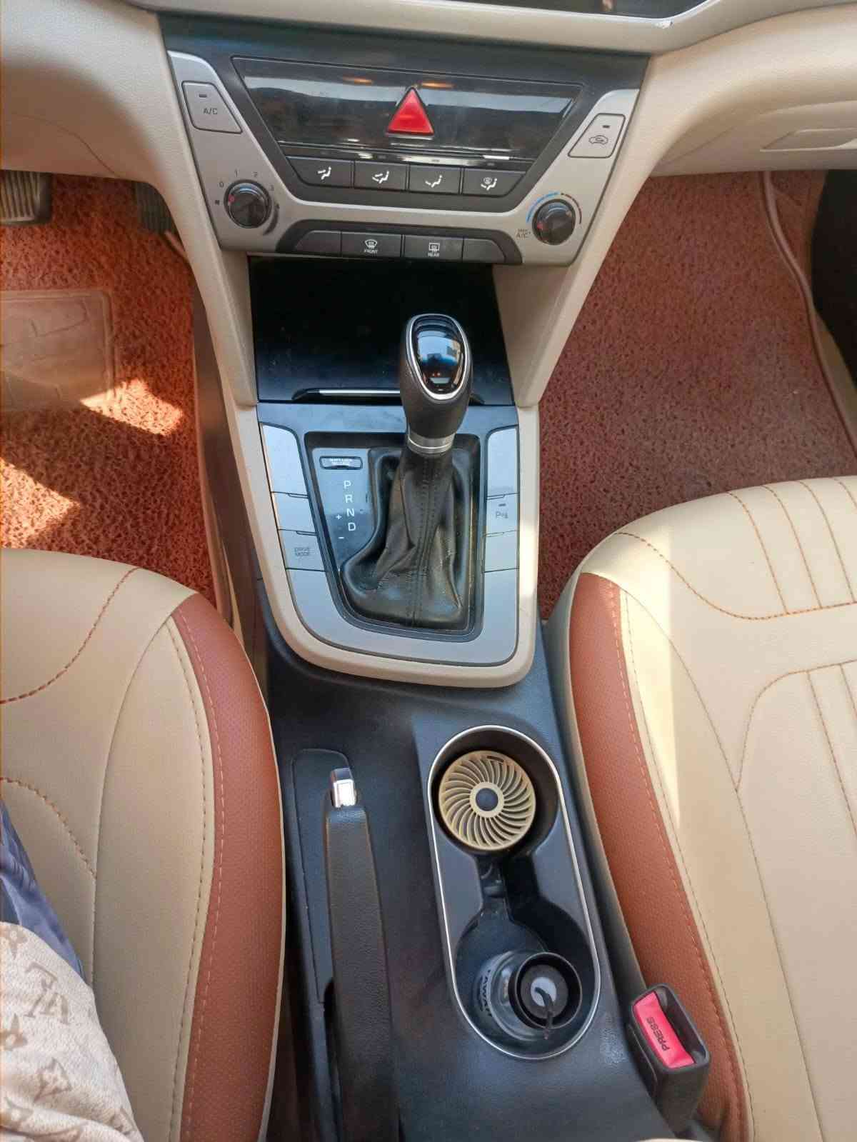 النترا خليجي مكفوله كفاله عامه
محرك دوش 
موديل 2018 رقمها بغداد 
رقم نكليزي باسمي سنويه 2028
دبل اشاير. فتحه بالقماره 
شراي هلا بي ***********
