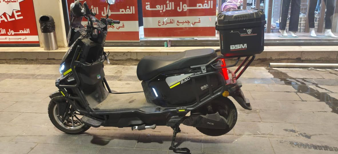 دراجة صاعقة مدرعة
موديل 2026 الممشى 700 كيلو وقابل للزيادة 
جديدة بمعنى الكلمة نضافتها 99٪   

مستعملة شهر البطاريات ليثيوم 
حجم الملف 3000 
تدعم الشحن السريع  
الدراجة يعوزها غسلة مرتبه وتطلع عروس 
طالب عليها 1250 الف وبيها مجال 
*********** هذا رقمي
