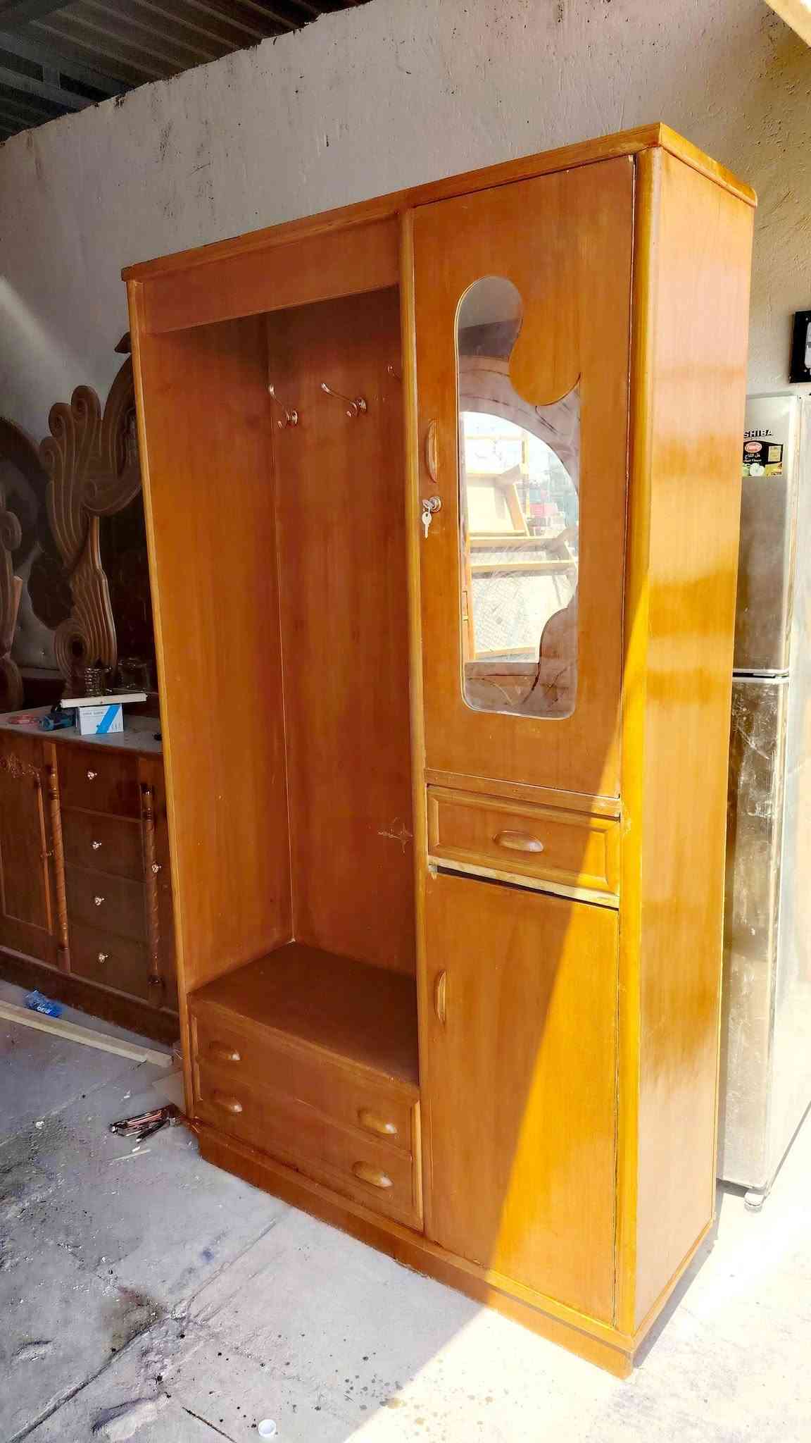 غرفة اخشاب صاج داخل وخارج ام الخمسه طابق وربع غرفه تسكام درجه اولى ثقيل نضافه فول ضهر جرجوبه براغي ملحقات كامله للبيع العنوان الديوانيه اتصال ***********
