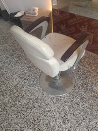 متوفر هاذ الكرسي للبيع ويا عربانه للاستفسار  07759294267مكاني بغداد ال...