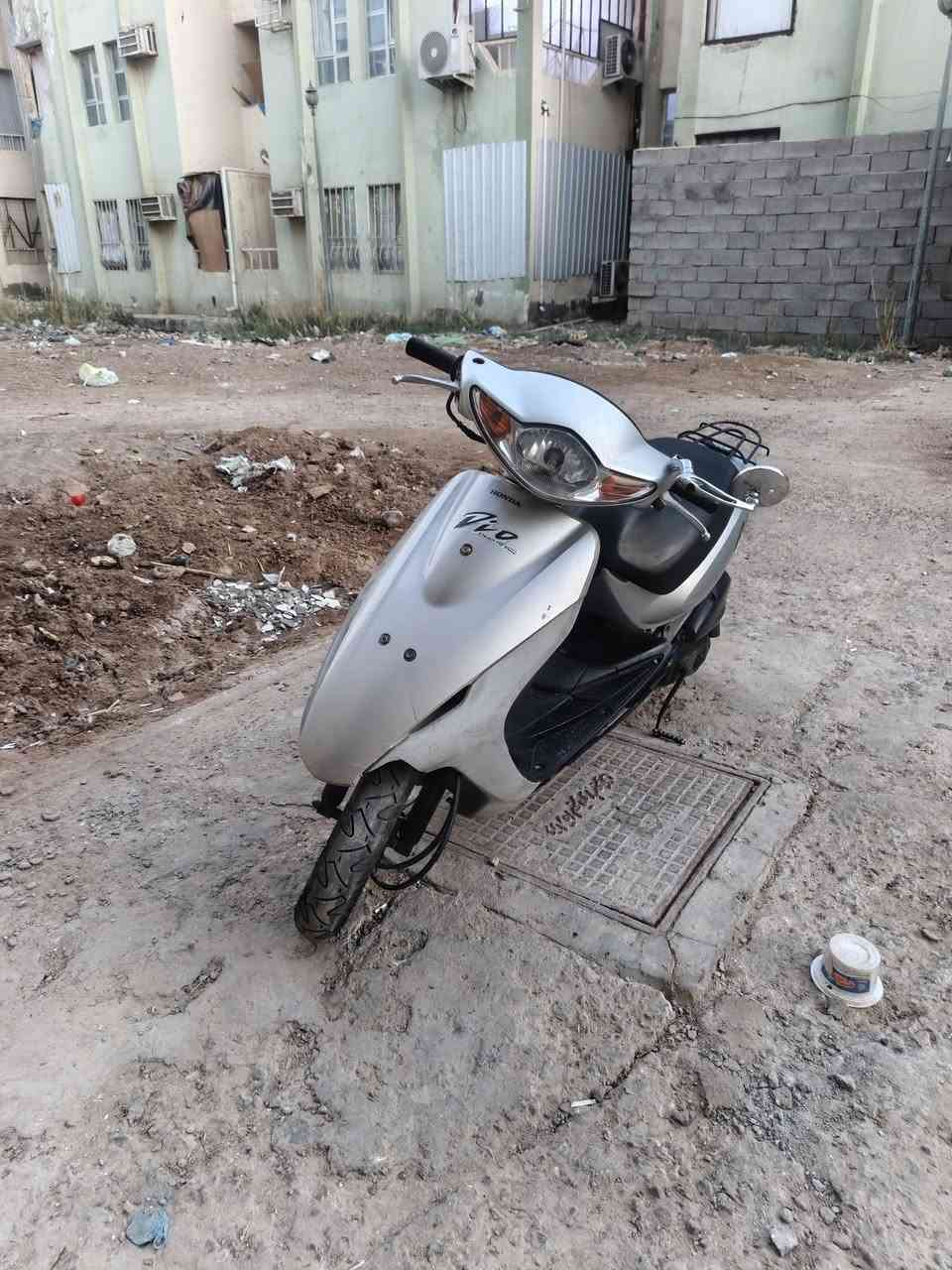 للبيع يوماها جاهزه وشغاله نقصها سلف مشغال ونقص تريشه ابيع كوم حديد بدون اوراق قفلها ٢٠٠هاتف***********
