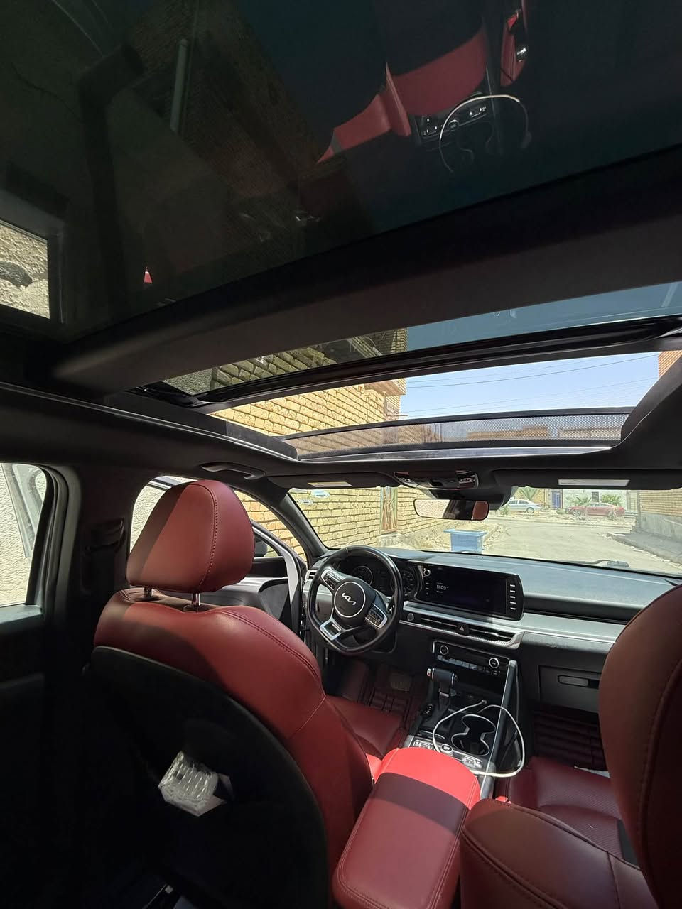 🚗 للبيع كيا K5 موديل 2023 - فئة GT-Line  
لون الاسمنتي المميز 
ماشيه (65 km) 

( حادثها خلفي جنطه وراجعها نفسها ) وبقيه التفاصيل ب 
السونار وي الصور  

✨ المواصفات:  
-فول الفول ع الاخير 
- محرك قوي وناعم. ( 1.6 ) تيربو  ( افوللها كله محسن ماشايفه العادي 
)  
- قير أوتوماتيك  
- فتحة سقف بانوراما 🌞  
- شاشه وسطية كبيرة + نظام معلومات متطور  
- كاميرا خلفية + حساسات أمامي وخلفي  
- مثبت سرعة + تحكم بالدركسون  
- بصمة تشغيل (تشغيل بدون مفتاح)  
- إضاءة LED أمامية وخلفية  
- جنوط رياضية  
- مرايا كهربائية + طي كهربائي  
- داخلية جلد احمر 
-كشنات كهربائيه 
-كشنات تدفئه تبريد 
‏-AUTO HOLD
‏-DRIVE MODE
- رقمها اربيل 
-نقطه عمياء ب المري + اشاير ب المري 
-لايتات اماي زنون 4 عدسات مو 3 
- 
- بعد بيها مواصفات هواي لان السياره فول مواصفات للاخير 

🛡️ الأمان:  
- نظام مانع انزلاق  
- ABS + ESP  
- وسائد هوائية  
- نظام ثبات  

📌 الحالة:  
 
السياره. خير من الله مصروف عليها ماتحتاج شي 

📍 الموقع: الناصرية  

متواجد واتساب (. 170 $) 

***********
