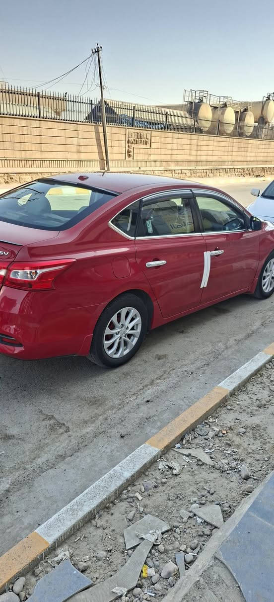 🚗 للبيع نيسان سنترا 2018 🚗
💎 المواصفات الأساسية:

 • اللون: أحمر 

 • محرك 1800cc اقتصادي بنزين

 • قير CVT أوتوماتيك ناعم

 • المسافة المقطوعة: 200الف كم تقريباً

 • أنظمة القيادة: عادي – سبورت – إيكو

 • تحكم ستيرن متعدد الوظائف

 • تبريد ثلج (فول)

 • نظام صوتي مع بلوتوث

 • حادث فقط باب وشويه بارد 

 • تحتوي على مثبت سرعة (Cruise Control)

🛡 مواصفات الأمان:

 • وسائد هوائية (Airbags)

 • نظام فرامل ABS

 • كاميرا خلفية

 • حساسات رجوع وأمامية للاصطدام

💰 السعر:  (115) وبيها مجال بسيط

.رقم صلاح الدين دولي جديد

📞 للاستفسار: *********** واتساب فقط

✅ السيارة بحالة جيدة وجاهزة للاستخدام

السعر مناسب وبيه مجال للجادين فقط

….تحويل مباشر.

📍 الموقع صلاح الدين بيجي
