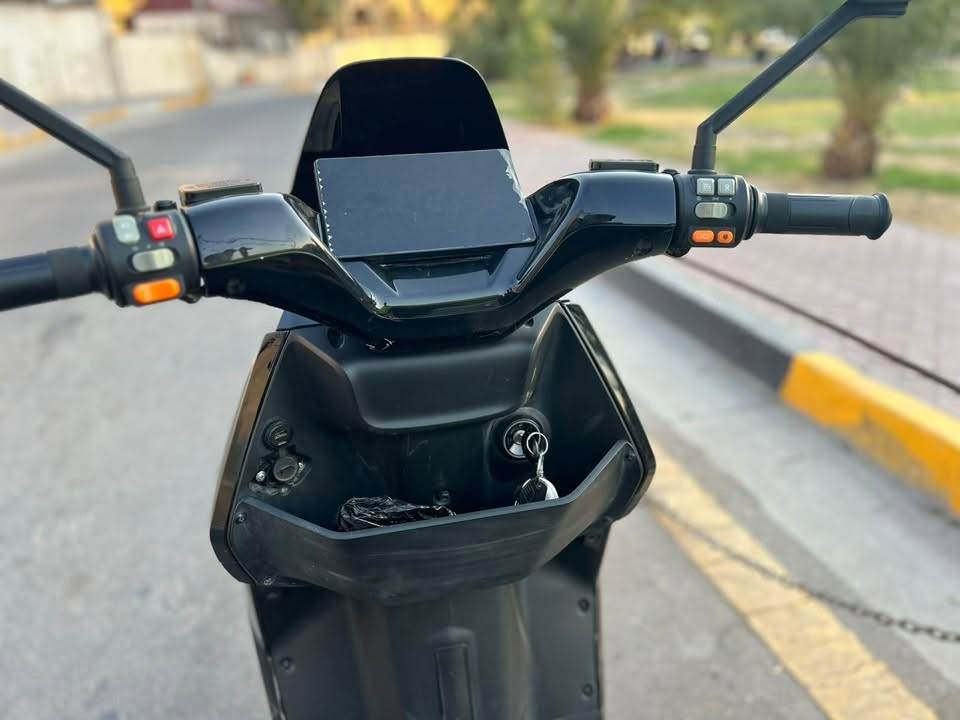 سلام عليكم شباب  دراجه شحن النوع سوبر إيبو  دراجه استخدامها شهر وشويه  دراجه جاهزه من كل نواحي اي نقص وعيب مابيها تجي وشوف بعينك بيها شخوط بسيطه موضحه بل صور فقط باقي كفاله عامله.  شلعه ومعدل ومسافه اكثر من 70 كيلو تمشيك بطاريه ام باركود معروفه 

المواصفات 

النوع سوبر يبو 

البطاريه ليثيوم 30 أمبير و72 فولت فوسفات الحديد بطاريه ام باركورً اصليه تمشيك فوك 70 كيلو 

الموديل 2026
 السرعه 90
السرع 1.2.3 
رجوع الخلف نمره R
دبل اشاره 
تشغيل عن بعد 
جهاز انذار السرقه 
تشغيل كارت ويمصه وسويج 
اطارات جبليه
بريكات دسكات دهن هدروليك 
صندوق خلفي كبير 
سماعه بلتوث 
لونها مميز 
نشرات ليليه 
ملف كلش كبير 
تحمل شخصين 
بعد بيها مواصفات  تخبل 

اي استفسار تصال 

***********
مكاني بغداد
