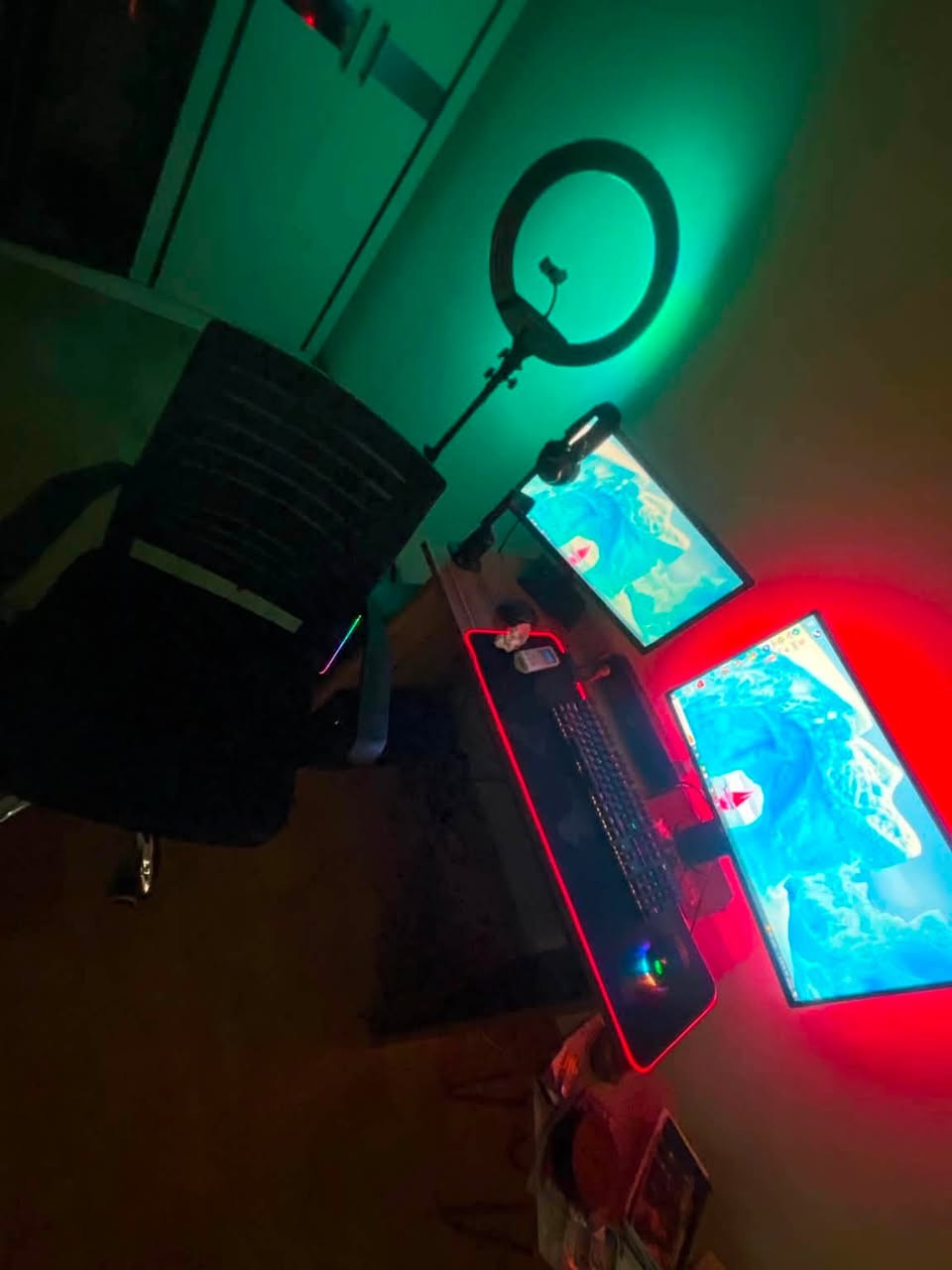 🔥 تجميعة PC كاملة للبيع – Gaming Setup متكامل 🔥

أبيع تجميعة كاملة ويا جميع ملحقاتها، مناسبة للألعاب والاستخدام اليومي، وكلشي تقريباً جاهز وما تحتاج تشتري شي إضافي.

🖥️ مواصفات الـPC:

* المعالج: Intel Core i5-9400F
* الرام: 16GB
* المذربورد: Gigabyte B360M DS3H
* كرت الشاشة: GTX 1650 Super
* النظامWindows11
* BIOS: UEFI

🎮 الملحقات المشمولة:

* شاشة MAI 27 إنچ
* دقة Full HD
* تردد 200Hz
* استجابة 0.5ms
* مكتب/ميز
* كرسي
* كيبورد مغناطيسي
* كيبورد R8
* ماوس R8
* 3 ماوسات إضافية نوعيات زينة
* سماعة رأس ماركة زينة
* سماعات خارجية راقية جداً
* Mouse Pad
* يد PS5
* UPS Maxima مع البطاريات مبدلة بجديد
* وجميع الملحقات الظاهرة والمذكورة بالإعلان

مكاني بابل اخوان ***********
