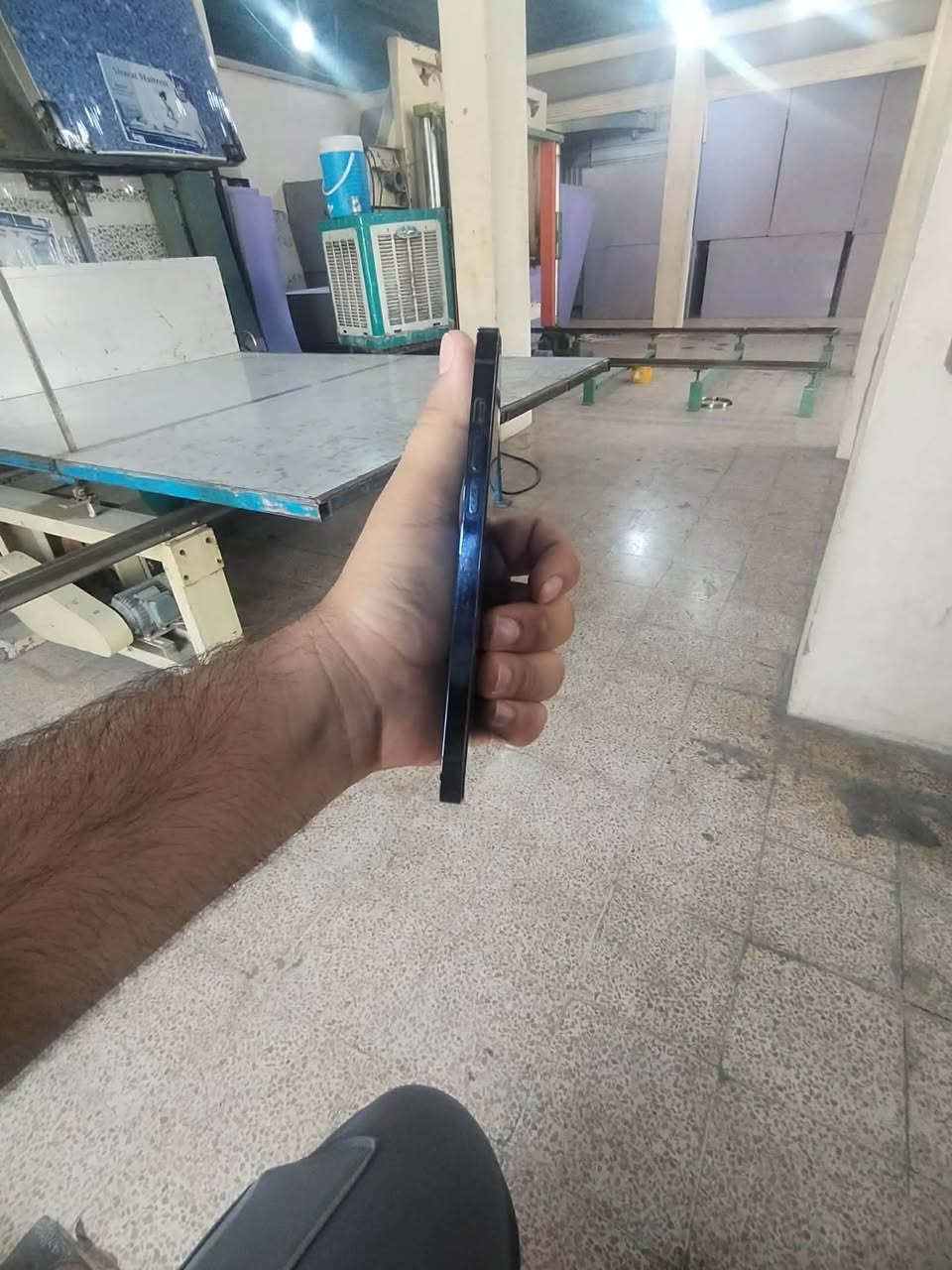 السلام عليكم 
ايفون ١٢برو ماكس 

٧٨بطاريه 
١٢٨ذاكرى 
دبل سيم كرت 
جهاز شرط ما مفتوح وضع بلادي 
السعر ٤٧٥ بس مجال بسيط 
***********
