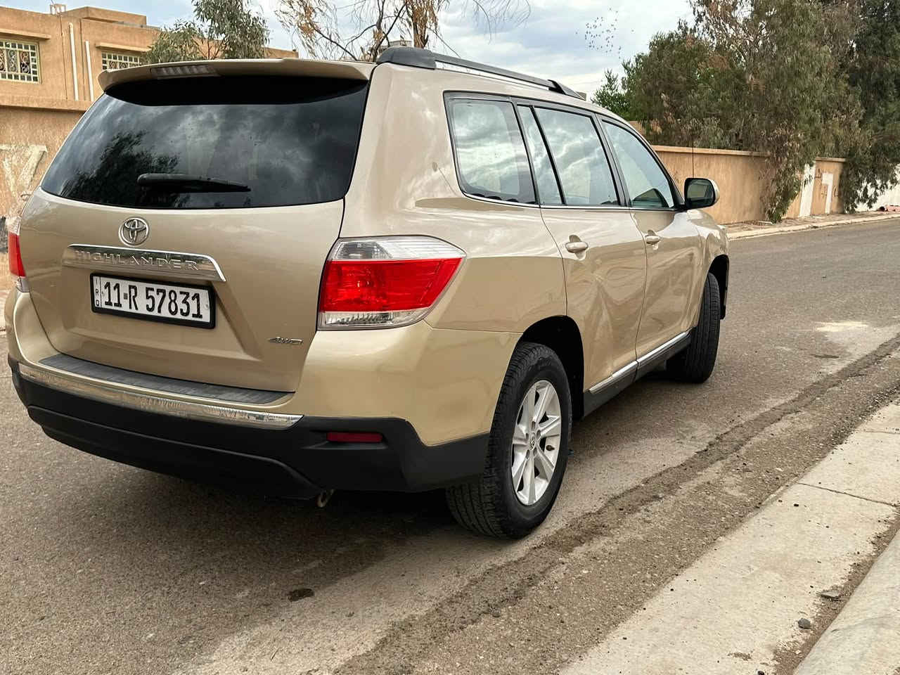 تيوتا هايلاندر ٢٠١١
صبغ جاملع وباب بدون دواخل فقط

رقم بغداد 

٦سلندر 

فور ويل 

مكينه وكير مكفولات بلاديه

غرفه سياره ع وضع شركه 

تخم تاير جديد اصلي  

ماشيه ١٦٠ الف

سعر ١٥٠ ورقه 

مكان سياره /كربلاء حي التحدي 

واتساب /***********
