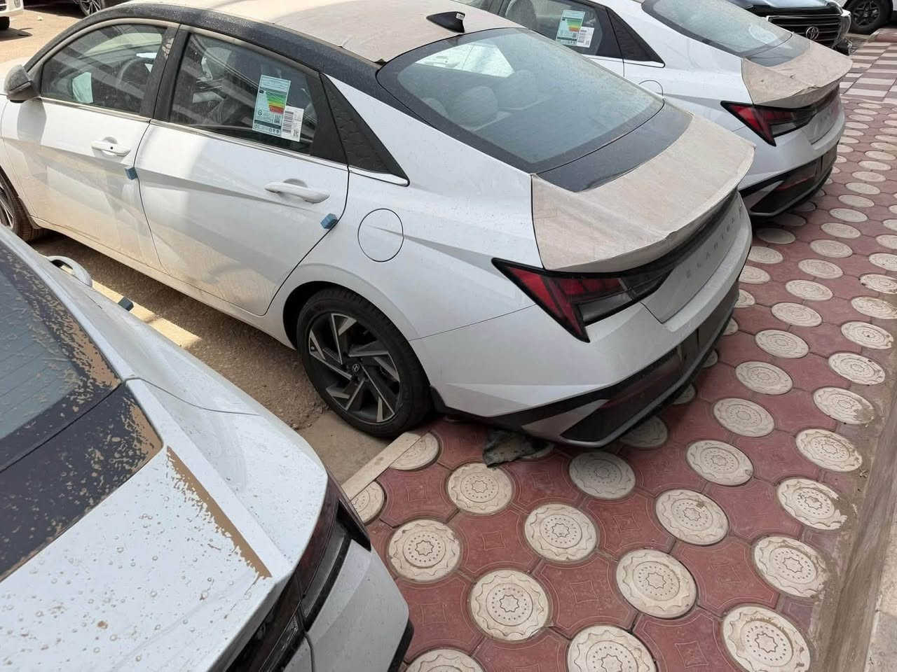 هيونداي النترا 2026 الملون توكلر 🩶💜

🔹 المحرك:
▪️ 4 سلندر 2000cc
▪️ تنفس طبيعي
▪️ ناقل حركة أوتوماتيك
▪️ دفع أمامي
▪️ صرفية اقتصادية مع أداء سلس وثابت

🔹 المواصفات الخارجية:
✅ ويل كب ألمنيوم 
✅ أضواء أمامية وخلفية LED كاملة
✅ فتحة سقف
✅ دخول وتشغيل بصمة

🔹 المواصفات الداخلية (فل كامل):
✨ شاشة وسطية كبيرة + عدادات ديجيتال كاملة
✨ نظام Apple CarPlay & Android Auto
✨ مقاعد جلد فاخرة
✨ تبريد مقاعد أمامية ❄️🔥
✨ تحكم كهربائي بمقعد السائق
✨ شاحن لاسلكي

🔹 أنظمة الأمان:
🛡️ حساسات أمامية وخلفية
🛡️ كاميرا خلفية

العنوان بابل طريق حلة نجف المعارض الجديدة 
📞 للاستفسار والتواصل:

👨‍💻 خدمة البيع نقداً :
للاستفسار 
***********
