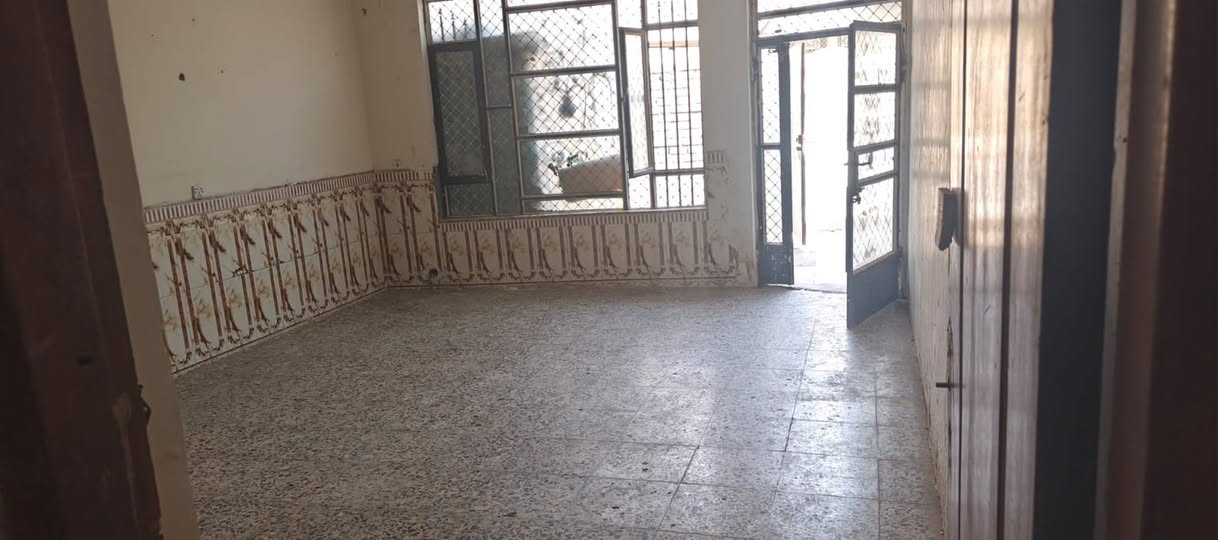 عندي بيت للأيجار 100 متر غرفتين نوم
استقبال وهول اربع شوارع شارع جمعية نور سحاب

اجارة 450 الف 

***********

— في ‏بغداد الزعفرانية الاربع شوارع‏. 
شارع افران الحلفي  
شارع تبليط 
انترنيت 
مجاري 
سحب كهرباء كلة واصل
