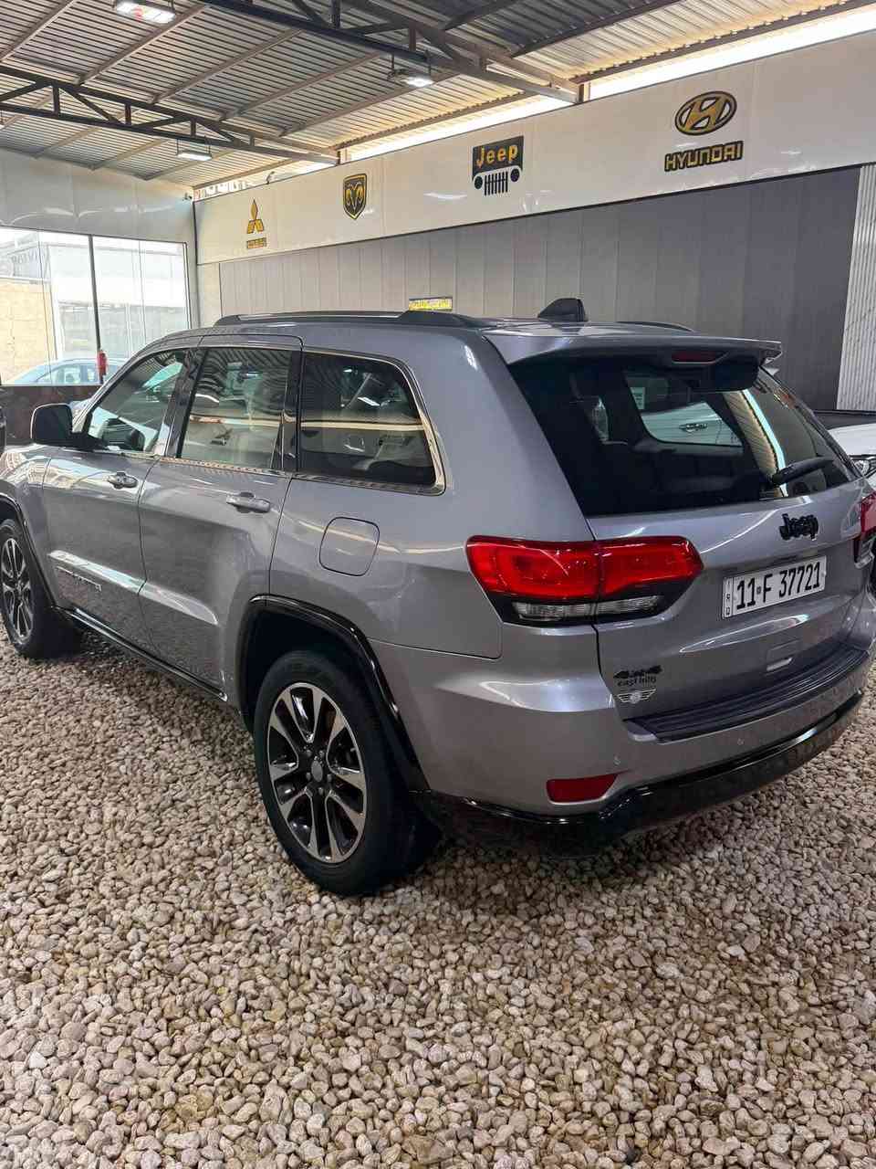 السلام عليكم للبيع جيب موديل ٢٠١٨ رقم بغداد انكليزي باسمي وارد امريكي حادثه جاملغ وبنيد بدون دواخل وبيه باب خلفي رش بالعراق جاهزه من كلشي مابيه اي نقص عارضه ب ١٧٥ وبيه مجال مكانه بابل المركز للاتصال ***********
