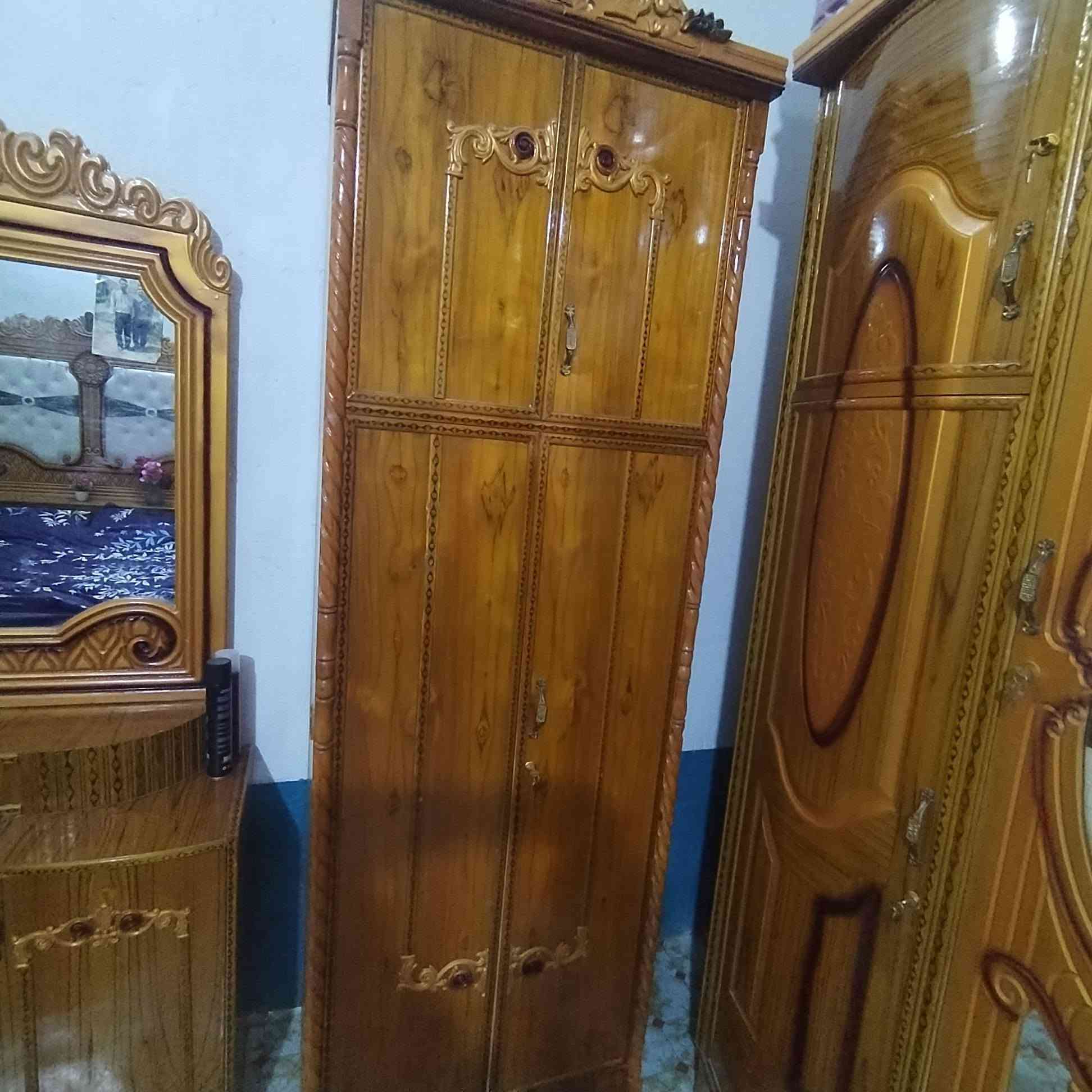 السلام عليكم للبيع غرفه نظيفه مستخدمه شيء قليل ب 850 بالنجف طريق يا حسين ***********
