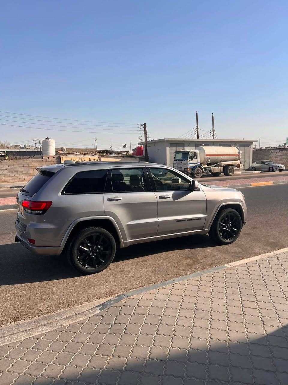 رقمها بصره ب اسمي 
حادثها جاملغ وبنيد مبدل 
وصبغ جاملغ 
 تبريد وكير ومحرك كله مكفول 
سيارة جديدة ماشية 72KM
السعر 250$ 
مكاني البصره 
رقمي ***********
