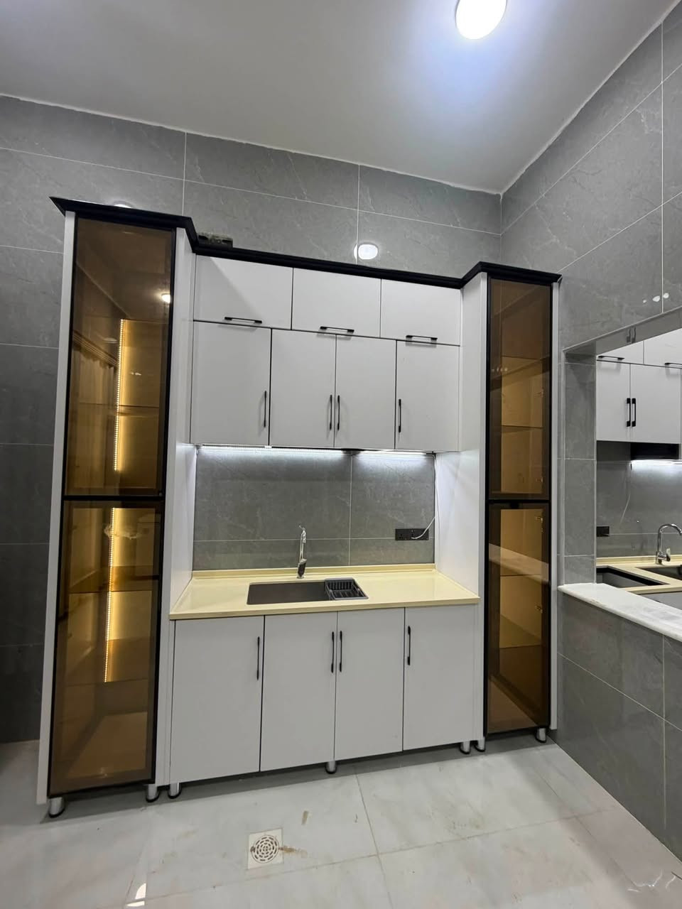 عمل مطابخ تفصال الامنيوم ومطابخ HDF 
تواصل ***********
