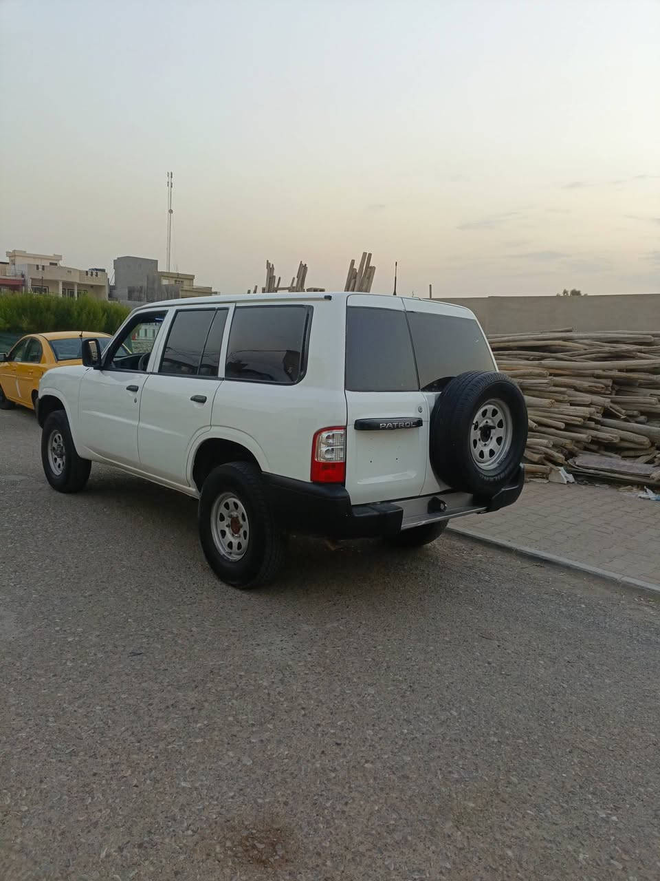 نيسان بترول ٢٠٠٣ كيرو محرك كل سياره جديد شرط 
رقم صلاحدين شرط تحويل وكاله سعر ٧٢ ورقه مكلف بل نشر ***********
