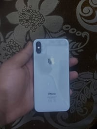 آيفون X • ١٢٨ • مقفل ايكلود