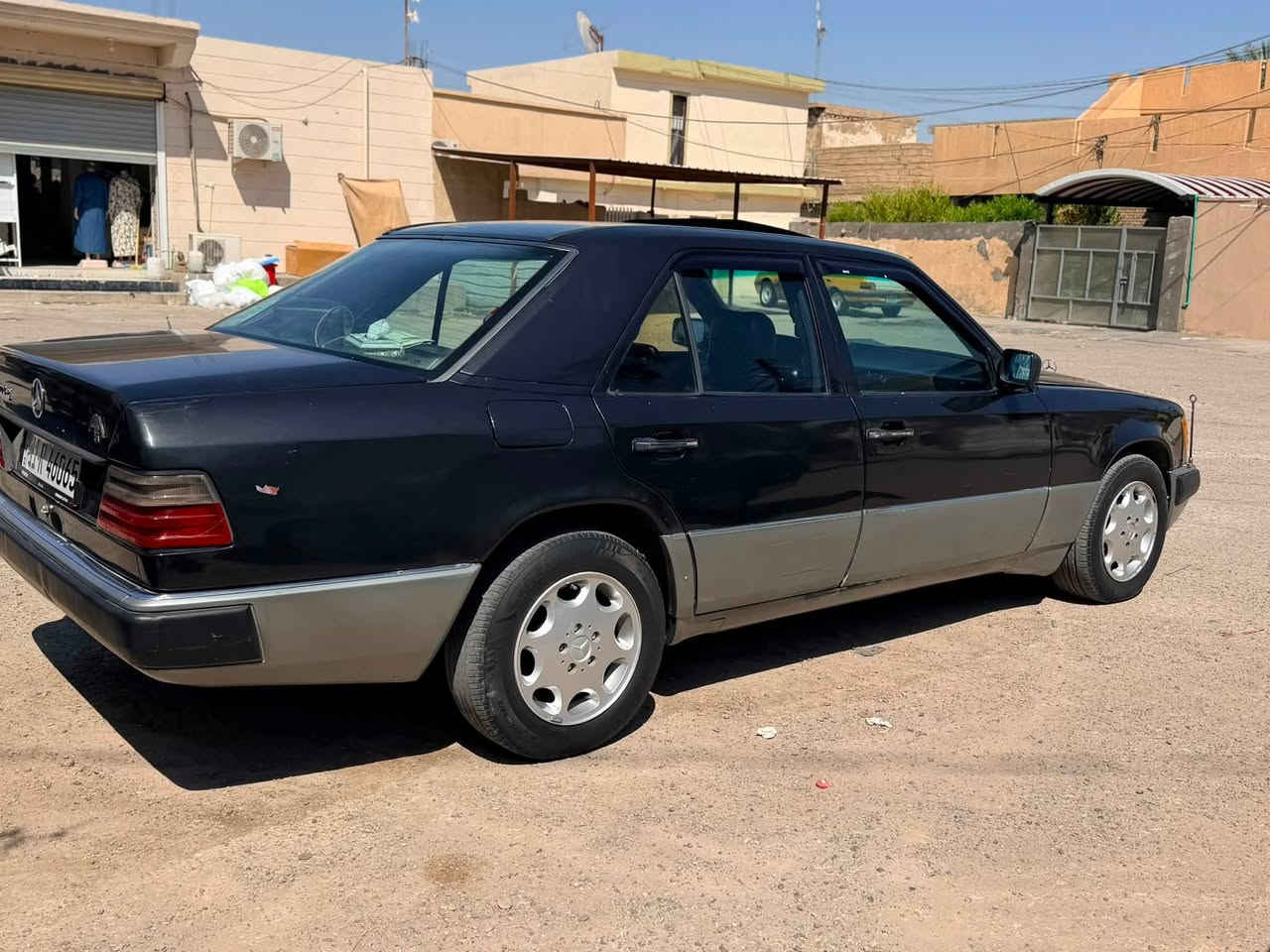مارسدس دب موديل 1991
سنويه ب اسمي و رقم بغداد انكليزي مشروع وطني تتحول بكل المحافضات 
محرك بطة 

حدادية 90‎%‎

غرفة جلد نضيفه 

قواعد دبل مكفولة

بدون اي خياسات

كلشي بسيارة شغال 

تبريد منظومه كامله جديده 

السيارة خير من الله وجديدة 

السعر 62 وبيهه مجال بسيط 

مكاني ديالى شهربان *********** رقمي بي واتساب وموجود على الخاص
