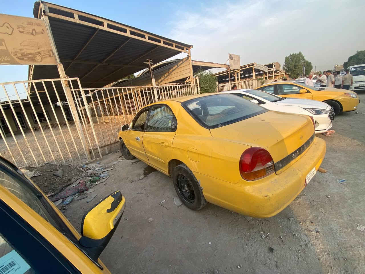 سوناتا موديل ٢٠٠٠ سنويه ساقطه ٢٠٢٢ مكينه بيها خيط بخار كير جديد صدر جديد سياره شغاله  السياره كير عادي السعر ١٨ وبيها مجال
