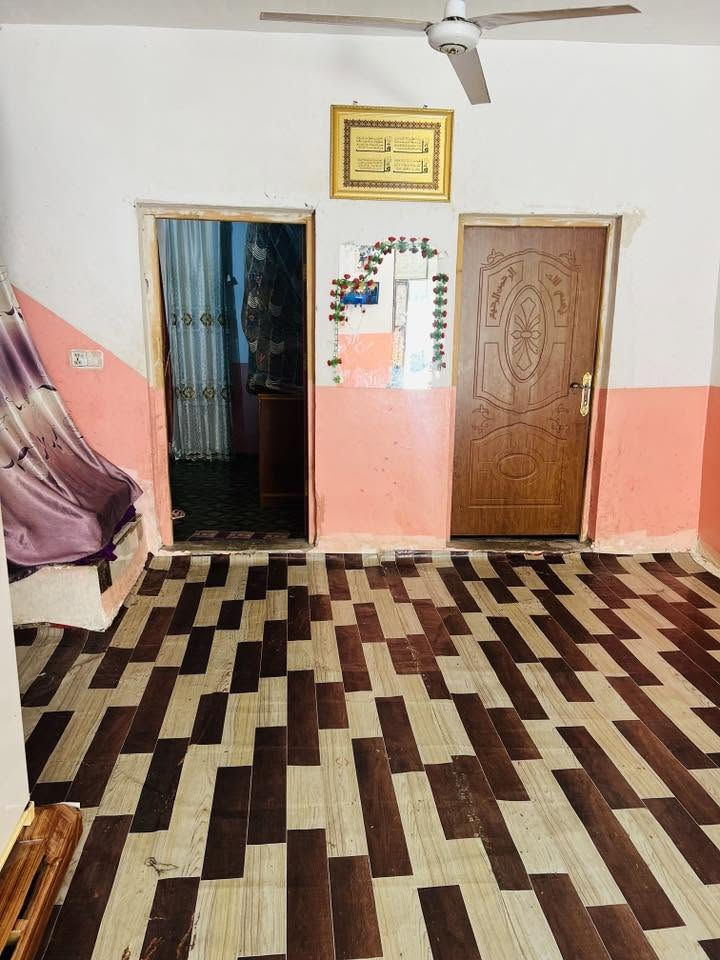 سلام عليكم بيت لبيع يم شهيد ابو جكاره مساحه البيت 350 خط اول لاستفسار عله رقم ***********
