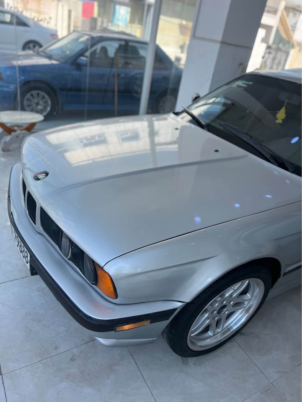 Bmw E34بو فروشتن 
گيرومه كينه و ته بريد به شه رت 
ته بريد له سلورى به شه رت 
520 فول فولى گيرعاديه
سلايد جام كاره با ئاوينه كاره با
ناو غورفه ى جلدى ره ساسيه 
ره قه م سه نه وى نويه تا2030
جوارتايه و ويلىM 18لوكى له ژيره 
شوين هه ولير *********** أربيل, العراق
