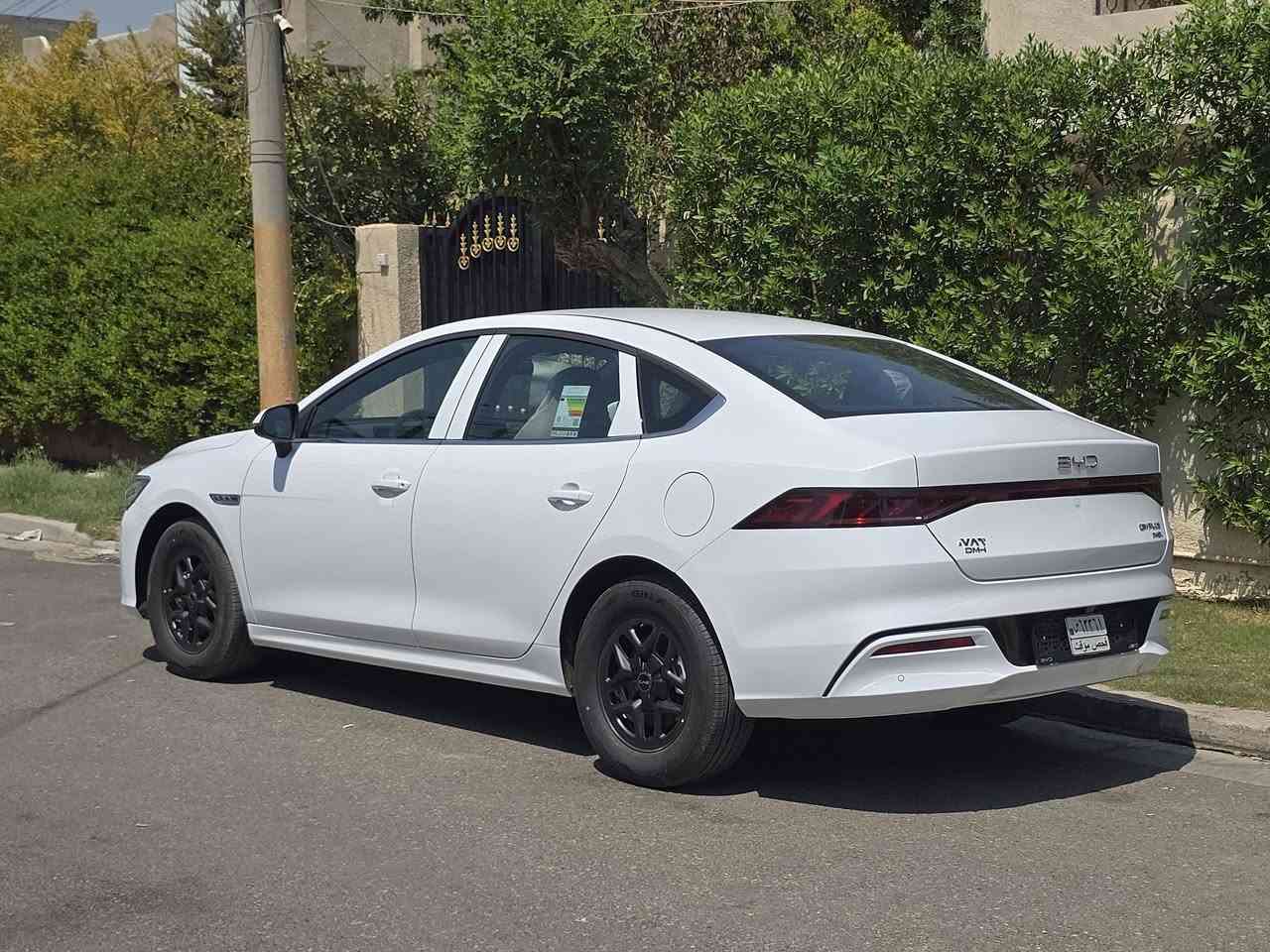 بي واي دي كن بلاس 2026 زيرو  BYD Qin Plus Hybrid

خليجي ضمان وكالة NAT العراق

 6 سنوات ضمان على السيارة.
8 سنوات ضمان على البطارية.

 المواصفات:
 محرك بنزين + هايبرد اقتصادي وعالي الكفاءة.
 بصمتان ذكيتان مع تشغيل عن بُعد.
 مقاعد جلد فاخرة بلونين (أبيض وجوزي).
شاشة وسطية دوارة.
عداد ديجيتال بالكامل.
 تحكم بالمقود من الجهتين.
 كاميرا خلفية.
 حساسات ركن.
 داخلية مطعمة بديكورات Piano Black الفاخرة.
 أنظمة قيادة وأمان متكاملة.
أوضاع قيادة متعددة (Drive Mode).
اوتو Auto Hold.
 مانع انزلاق (Traction Control).
 هاند بريك كهربائي.
مساعد صوتي يدعم اللغة العربية.
 تبريد أمامي بقوتين (2 Stage).
 مصابيح أمامية زينون.
 مصابيح خلفية LED.
 ملحقات الوكالة كاملة مع السبير وطفاية وشاحنة وجنطه طبابة

مكان السياره بغداد حي الاطباء بلجهاد قرب خدمي شارع المطار للتواصل 
***********
