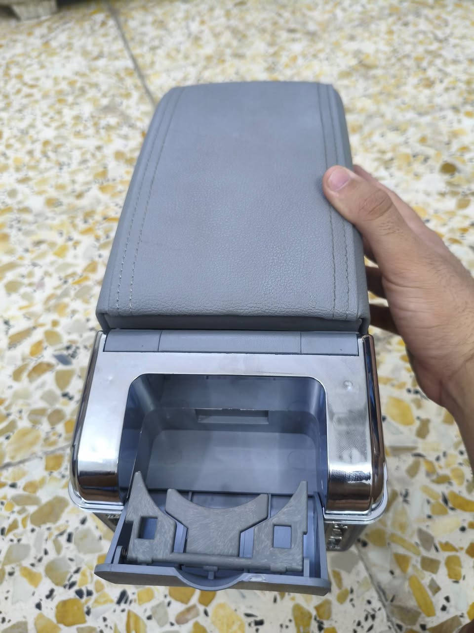 السلام عليكم
تجوة سني هندي اصلي 
مصارلي اسبوع من اخذتها 
بعدها جديدة ممستعملة ب 25 ماخذها 
نهايتها ب 20 الف 
العنوان بغداد الطوبجي 

***********
