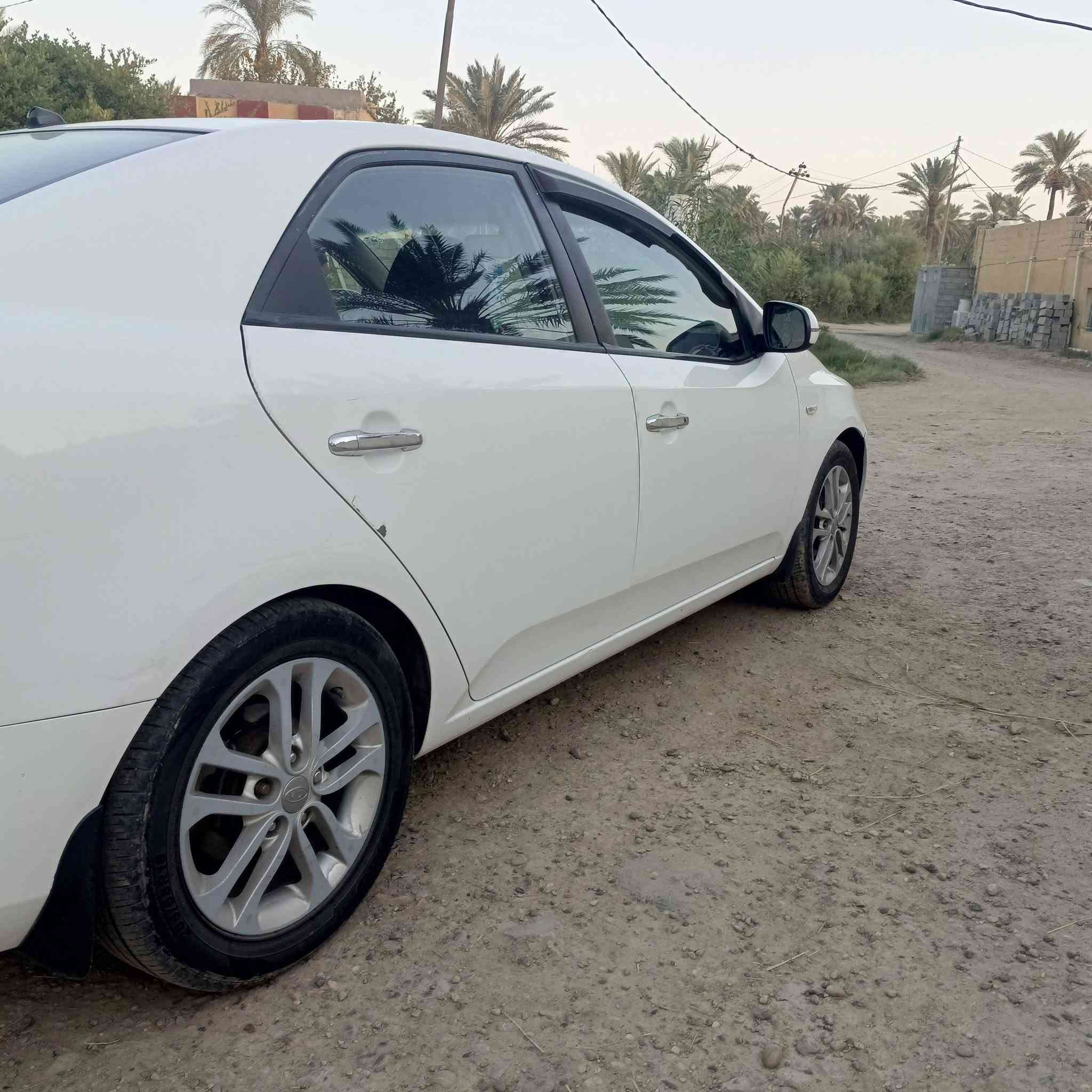 فورتي 2012 محرك 2000 دوش  رقم اربيل دولي 
بيه قطعتين صبغ و قطعتين تبديل بلادي السعر 83 المكان صويره ***********
