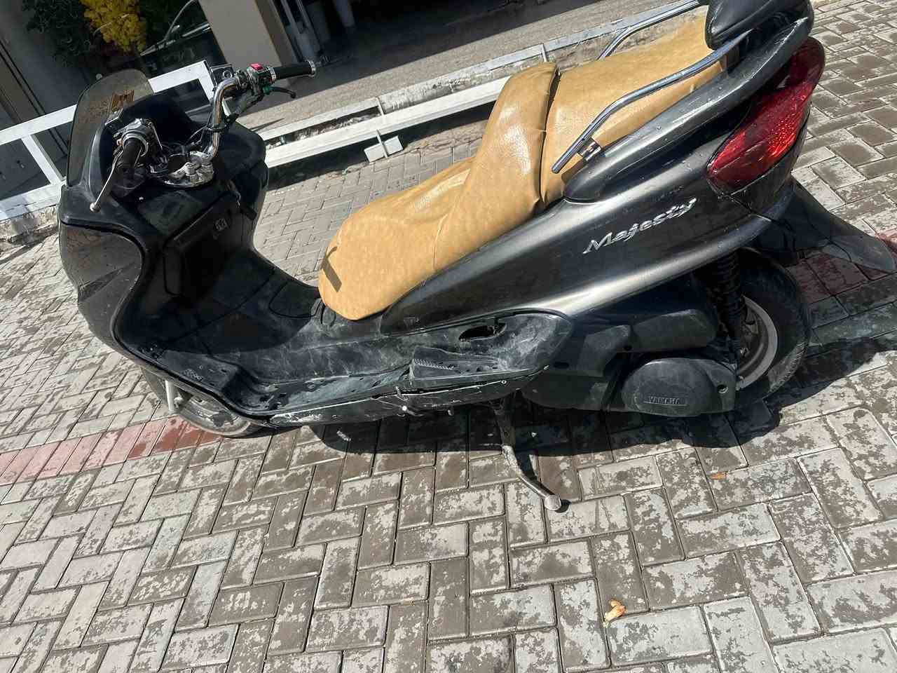 ماجسته دبل رون 
الدراجة نقصها كلج 
كفراتها تعبانه واضحه بالصور 
ابيعها هيج رايدها ب 450 قفل 
مكاني حي القاهرة 
***********
