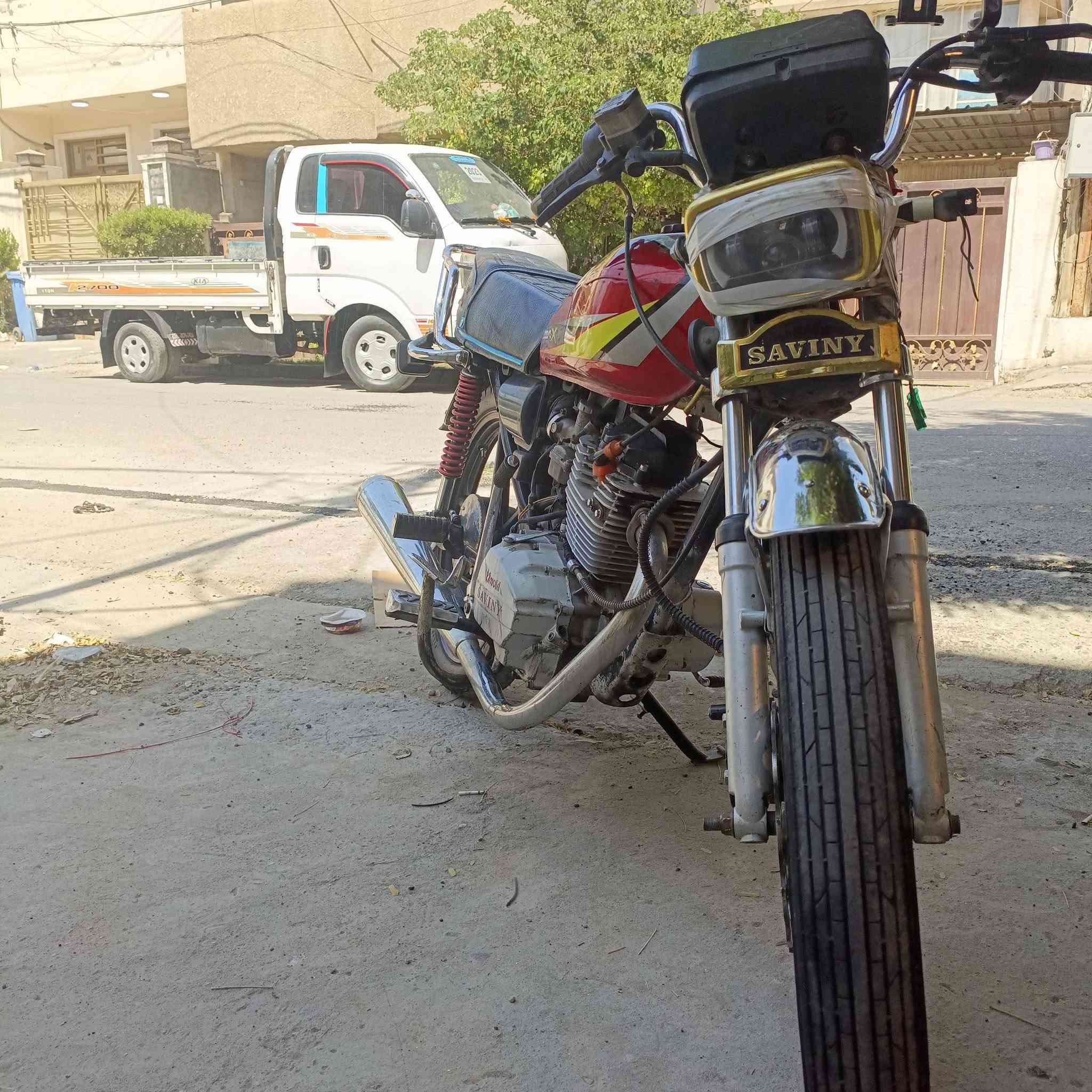 سلام عليكم 
دراجه للبيع 
اوراق 
دراجه نضيفه بس البكلايت مكسور 
دراجه مامفتوحه سعر 350 وبيها مجال 
للاستفسار *********** مكاني بغداد الدوره
