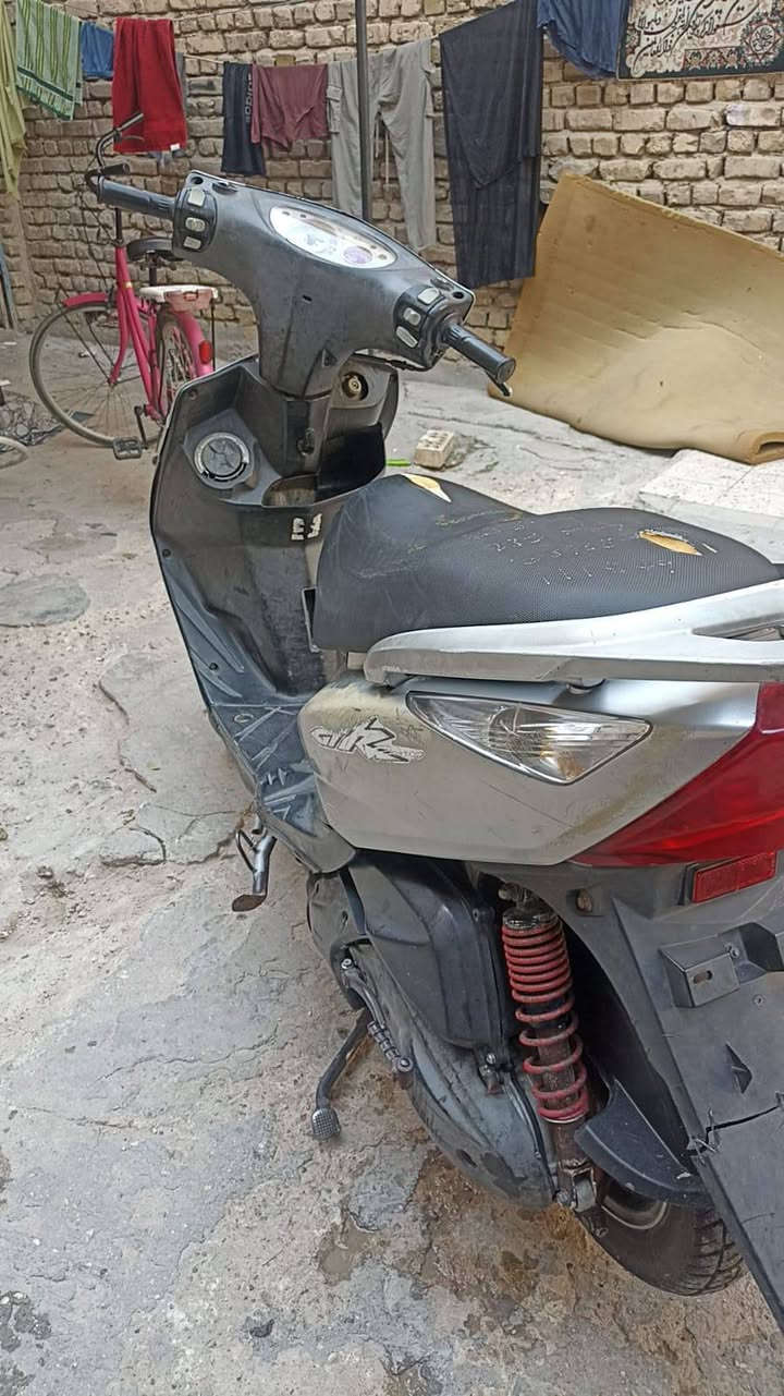سلام عليكم دراجه ثعلب للبيع دراجه شغاله نكره تخبل مفتوحه مره مكينه خير من الله دراجه حلوه و ما عايزه شي كامله مكمله سعرهه 600 و بيها مجال مكانهه بغداد الحريه الثانيه الشراي يتصل وميكون خاطره اله طيب ***********
