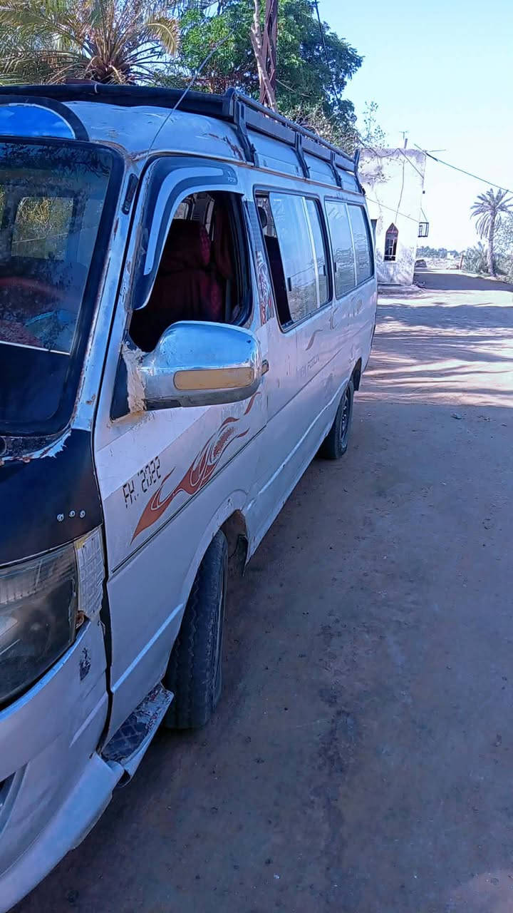 فتون 11 رقمها احمر مكينه وكير وباور ومشط وكرهبايات شغاله حداديه وتواير نص عمر بيع بدون راعي كوم حديد عارضها 20  بيها مجال قليل مكانها سماوه الرميثة ***********

